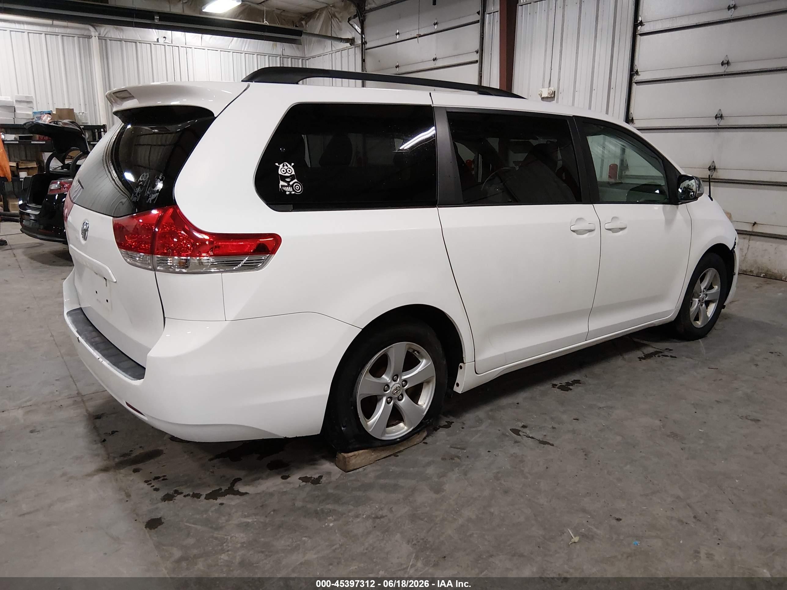 2011 Toyota Sienna Le V6 White vin: 5TDKK3DC5BS057299