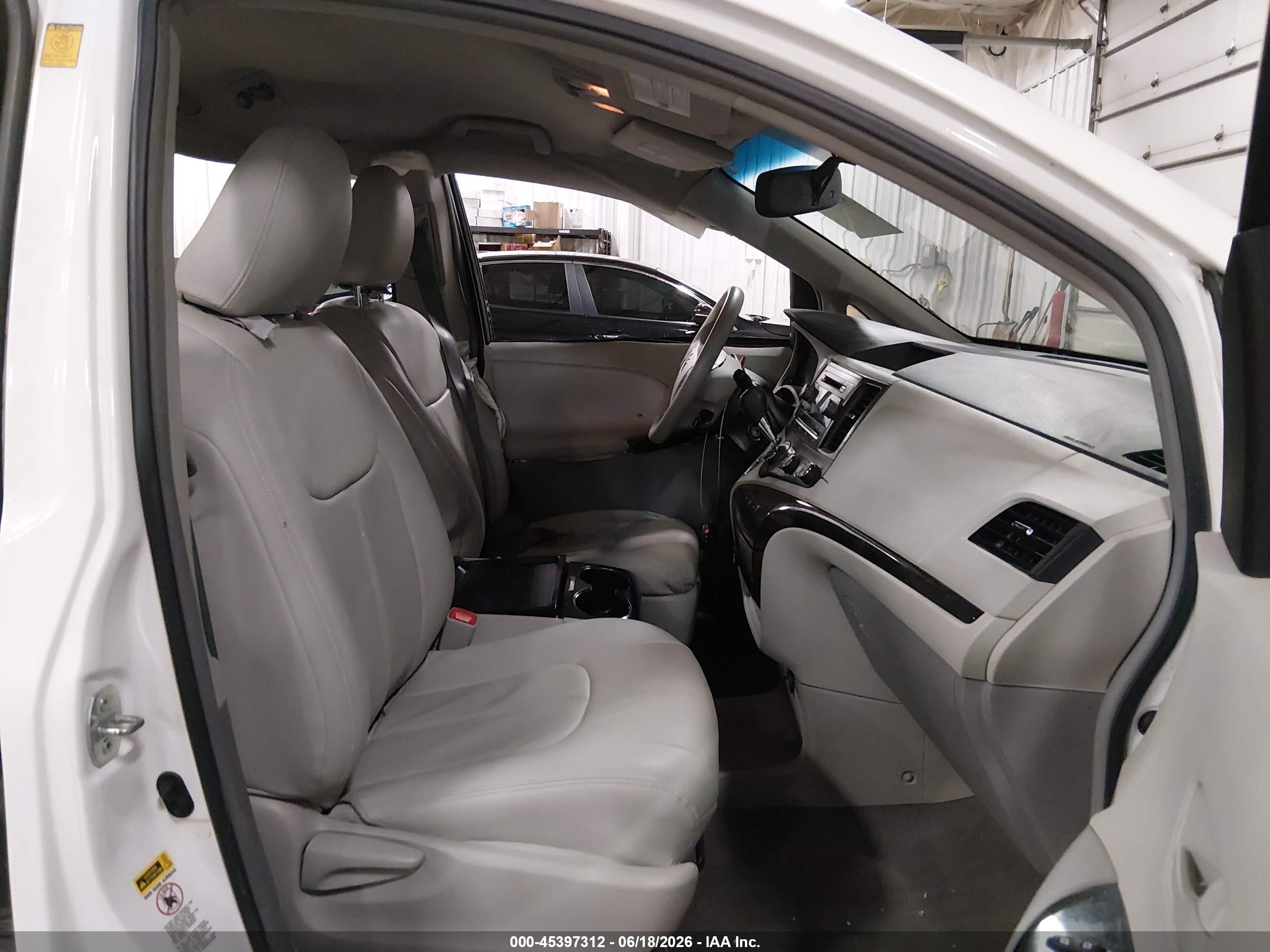 2011 Toyota Sienna Le V6 White vin: 5TDKK3DC5BS057299