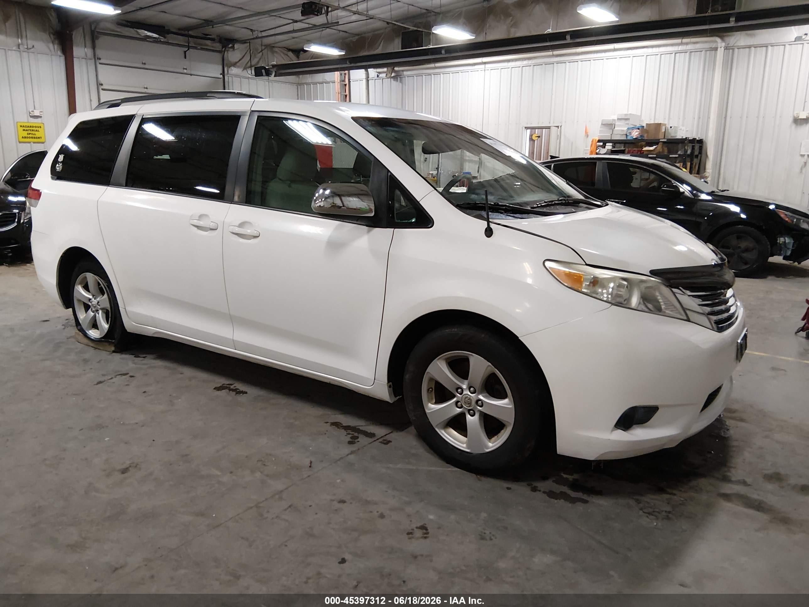 2011 Toyota Sienna Le V6 White vin: 5TDKK3DC5BS057299
