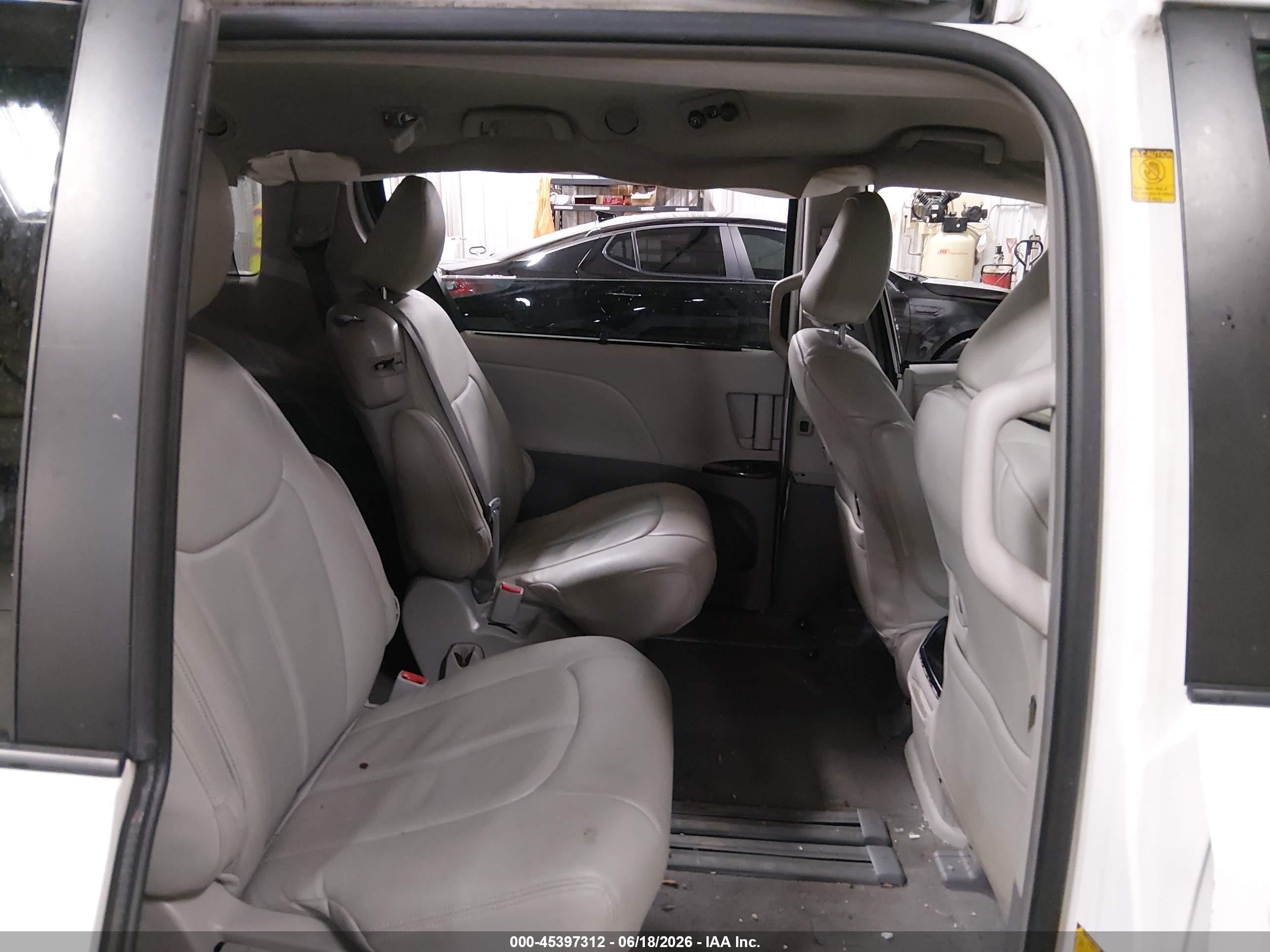 2011 Toyota Sienna Le V6 White vin: 5TDKK3DC5BS057299