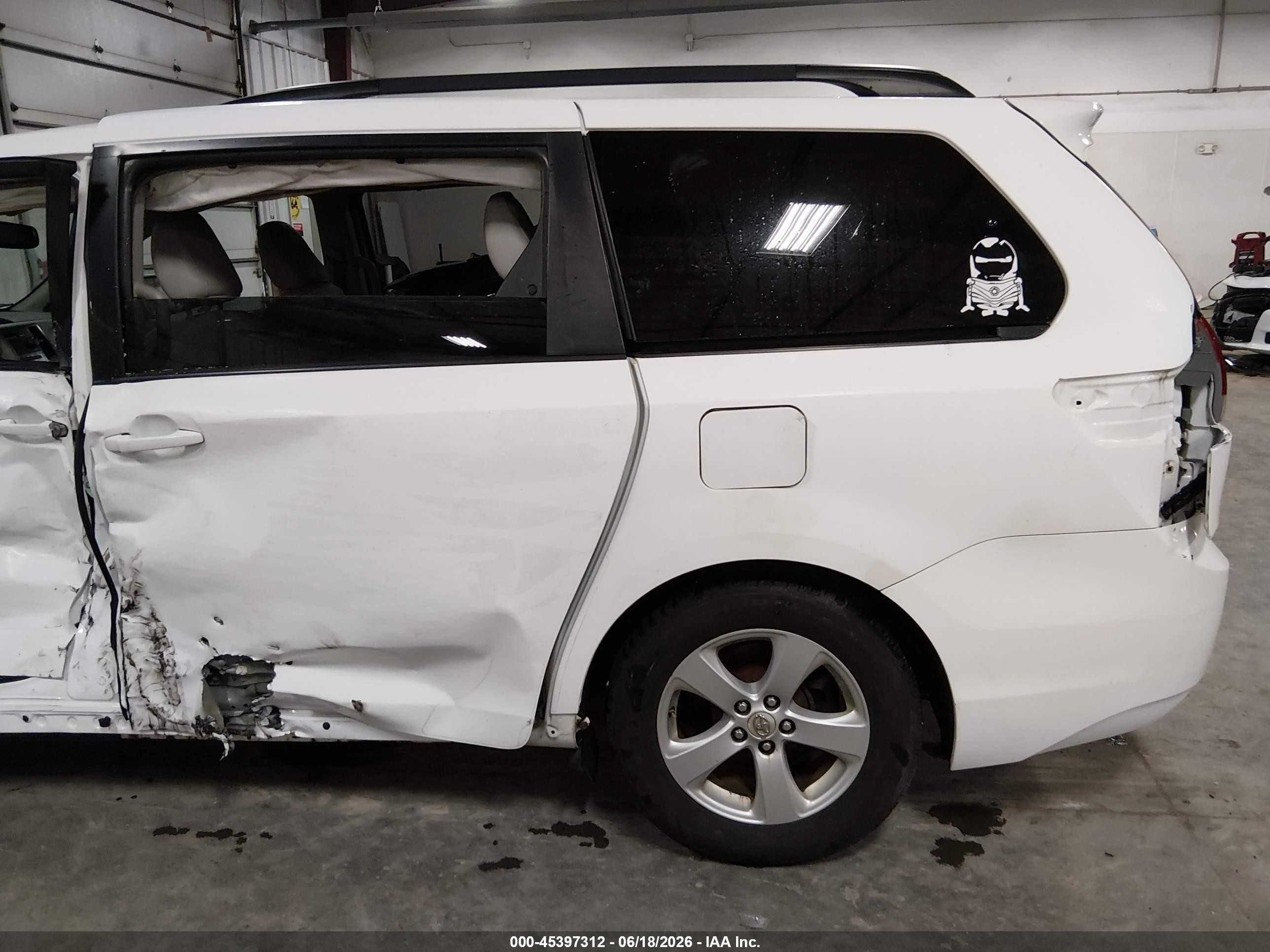 2011 Toyota Sienna Le V6 White vin: 5TDKK3DC5BS057299