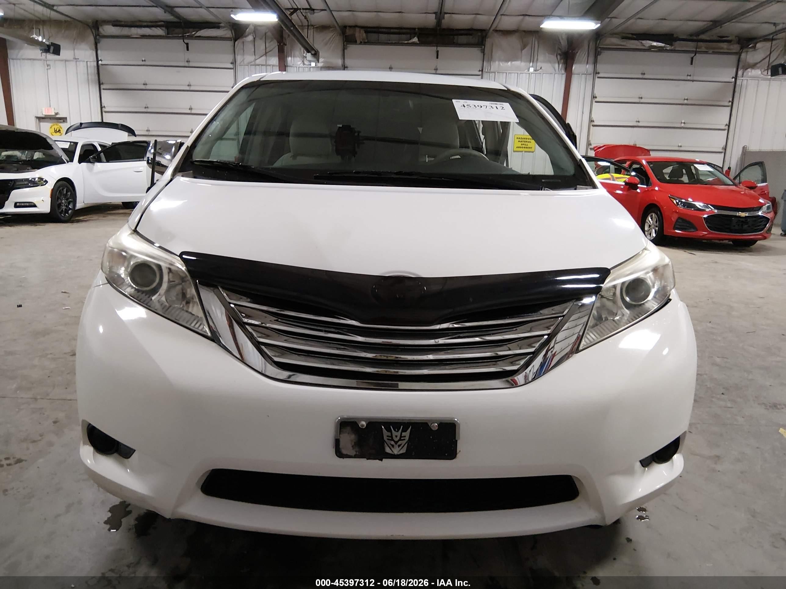2011 Toyota Sienna Le V6 White vin: 5TDKK3DC5BS057299
