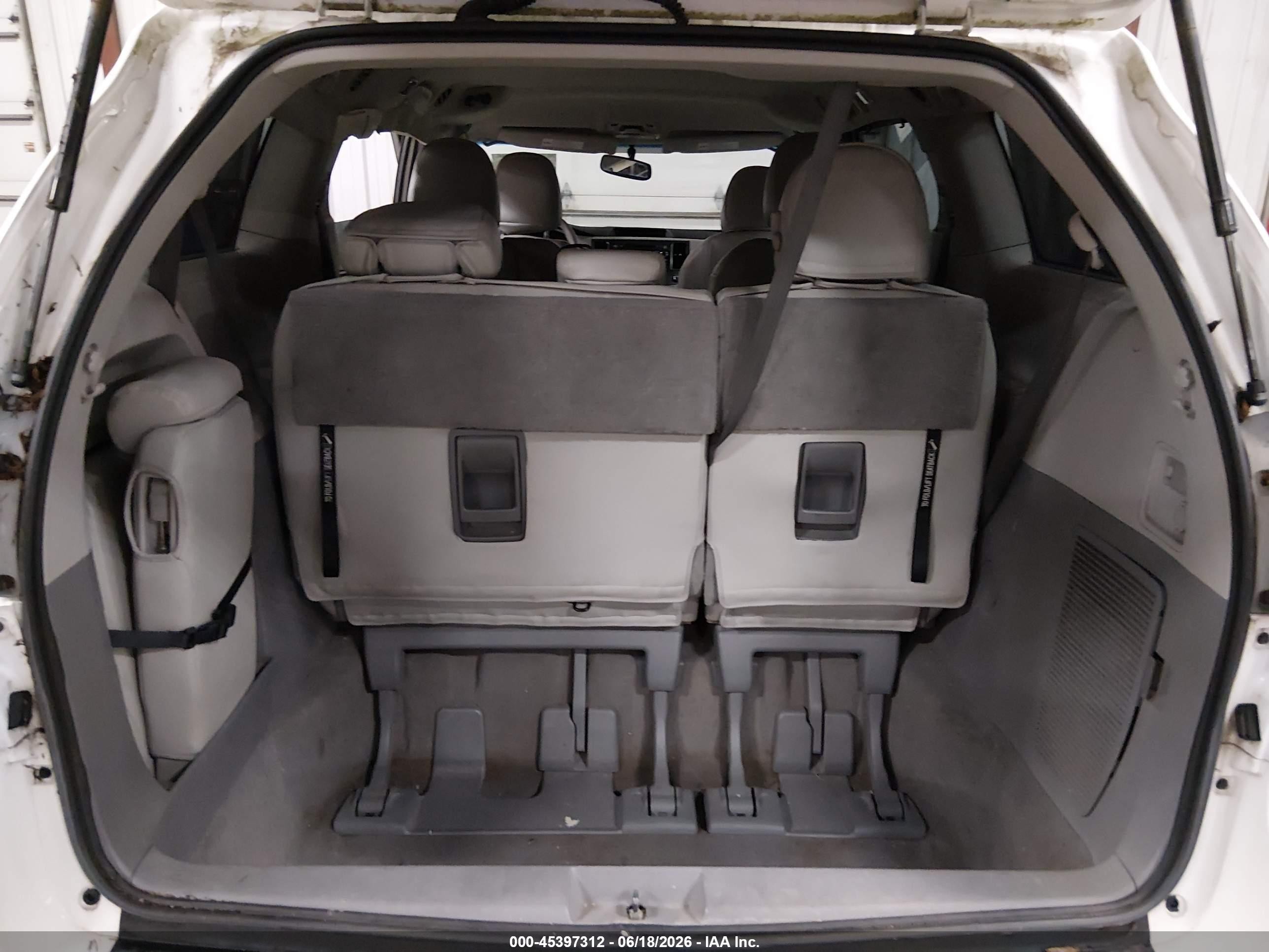 2011 Toyota Sienna Le V6 White vin: 5TDKK3DC5BS057299