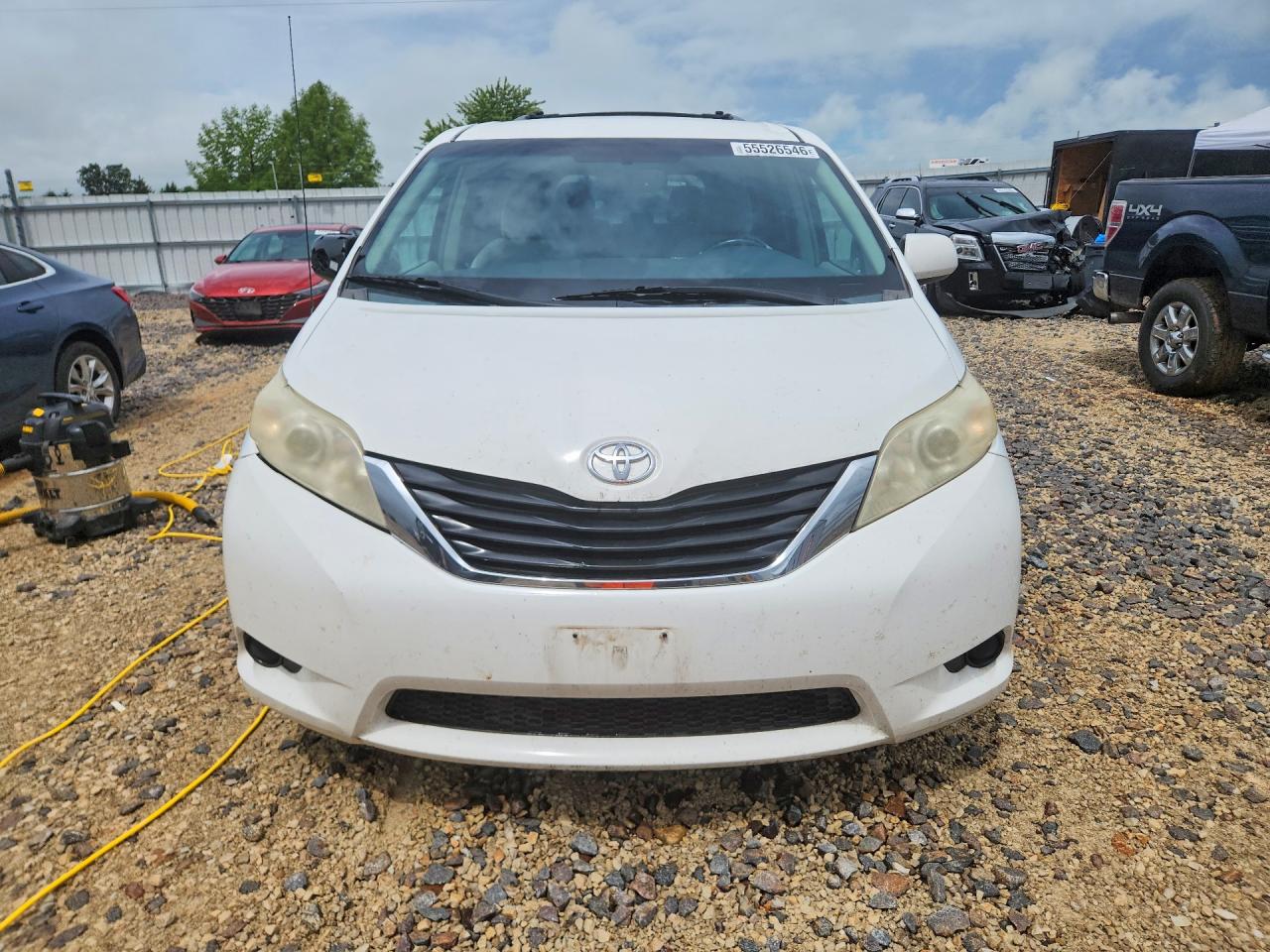 2011 Toyota Sienna Le White vin: 5TDKK3DC5BS058985