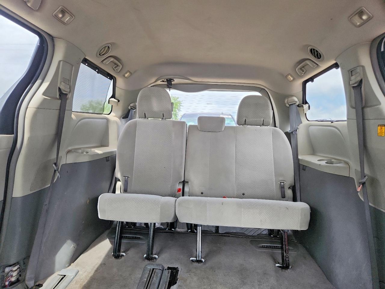 2011 Toyota Sienna Le White vin: 5TDKK3DC5BS058985