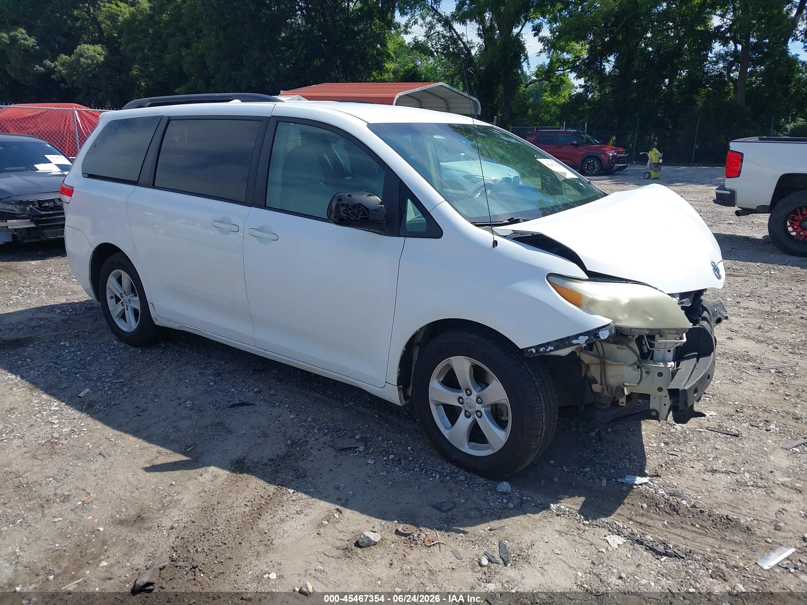 2011 Toyota Sienna Le V6 White vin: 5TDKK3DC5BS073180