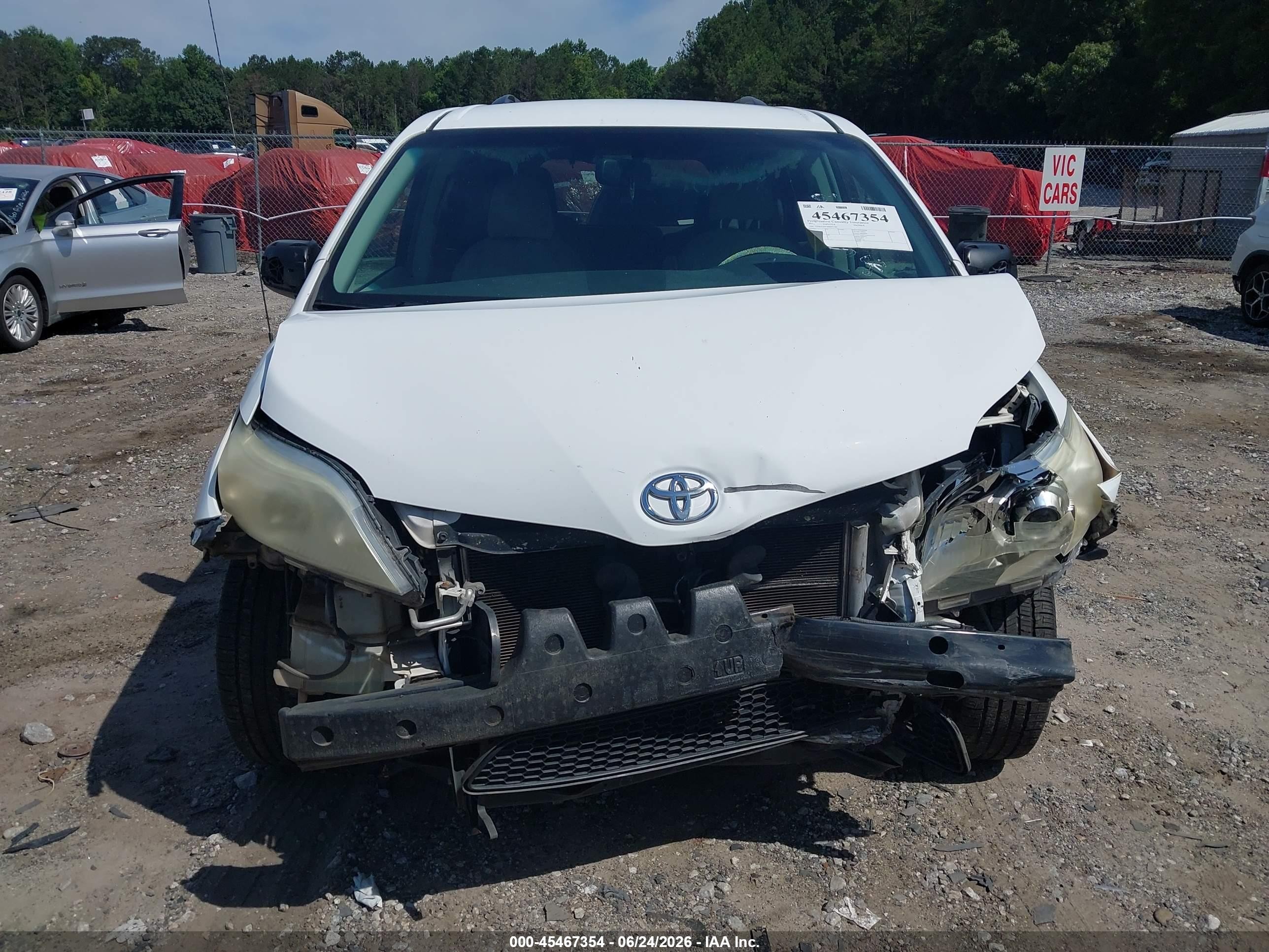 2011 Toyota Sienna Le V6 White vin: 5TDKK3DC5BS073180