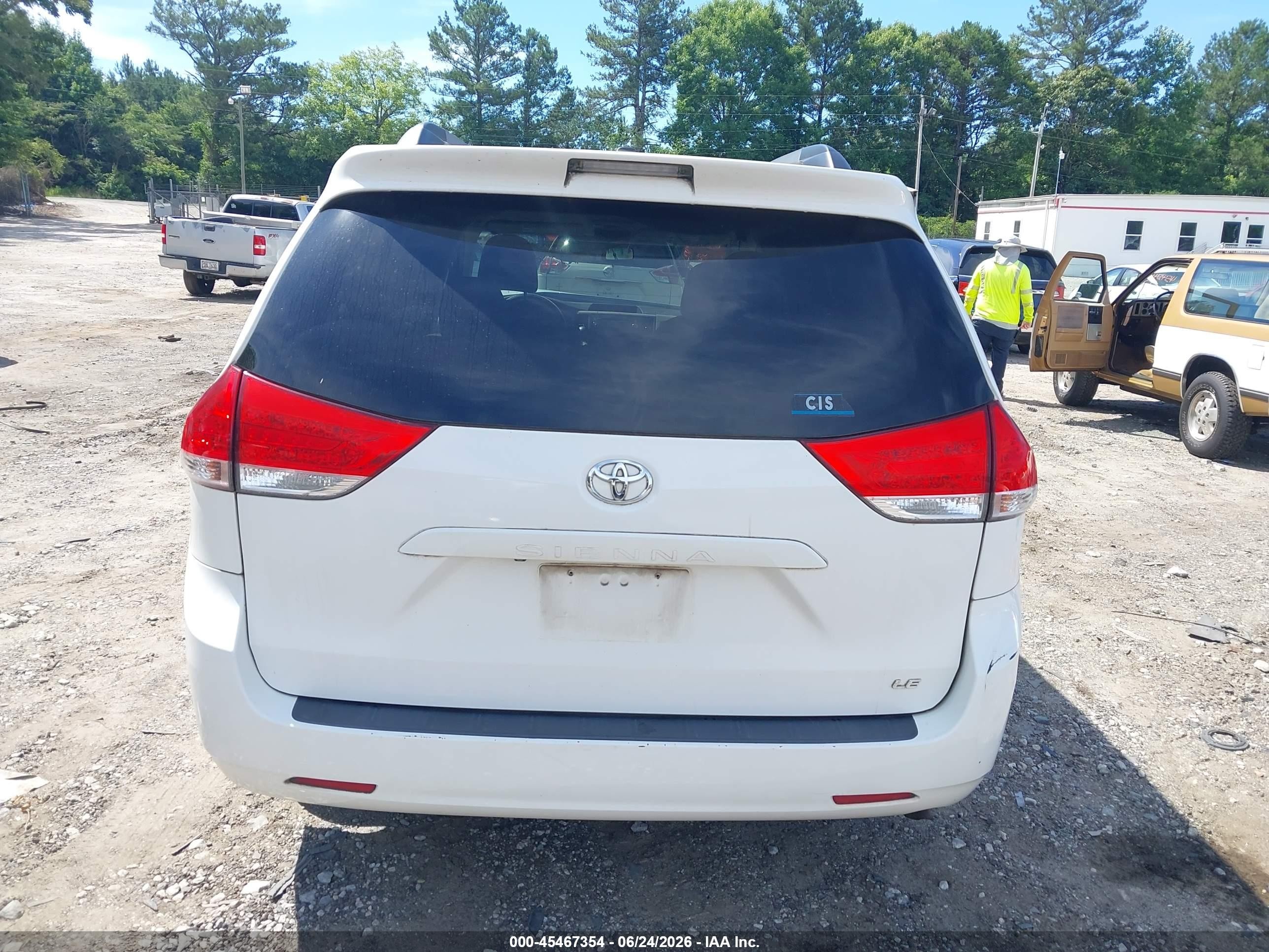 2011 Toyota Sienna Le V6 White vin: 5TDKK3DC5BS073180