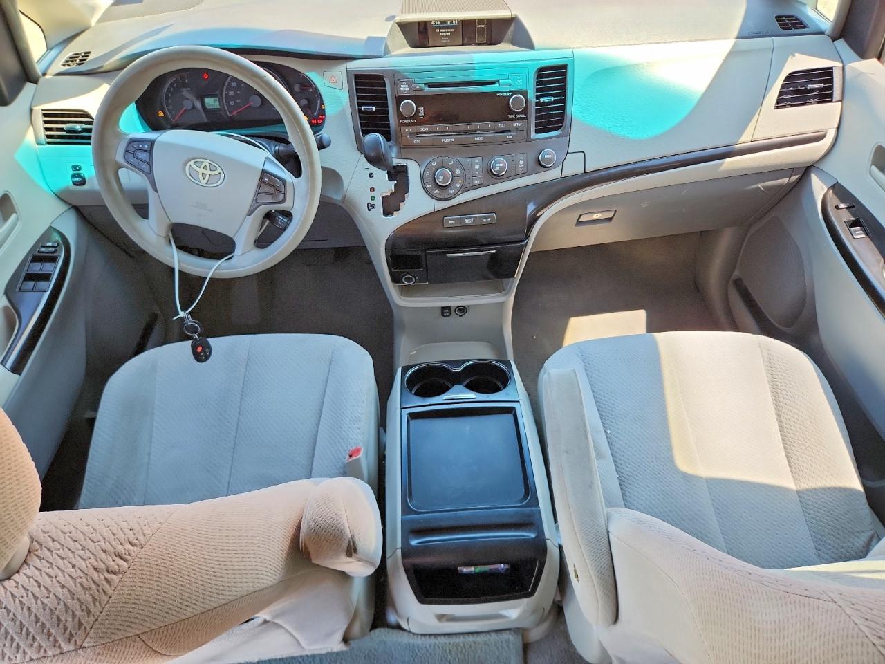 2011 Toyota Sienna Le Red vin: 5TDKK3DC5BS085040