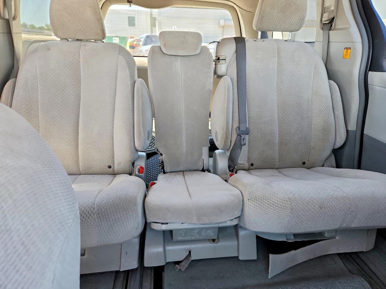 2011 Toyota Sienna Le Red vin: 5TDKK3DC5BS085040