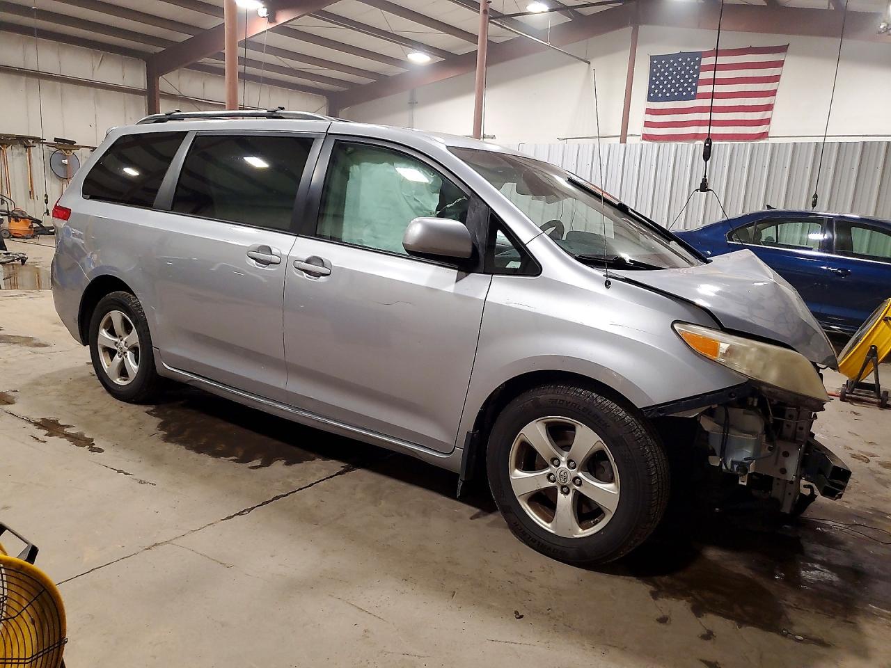 2011 Toyota Sienna Le Silver vin: 5TDKK3DC5BS086026