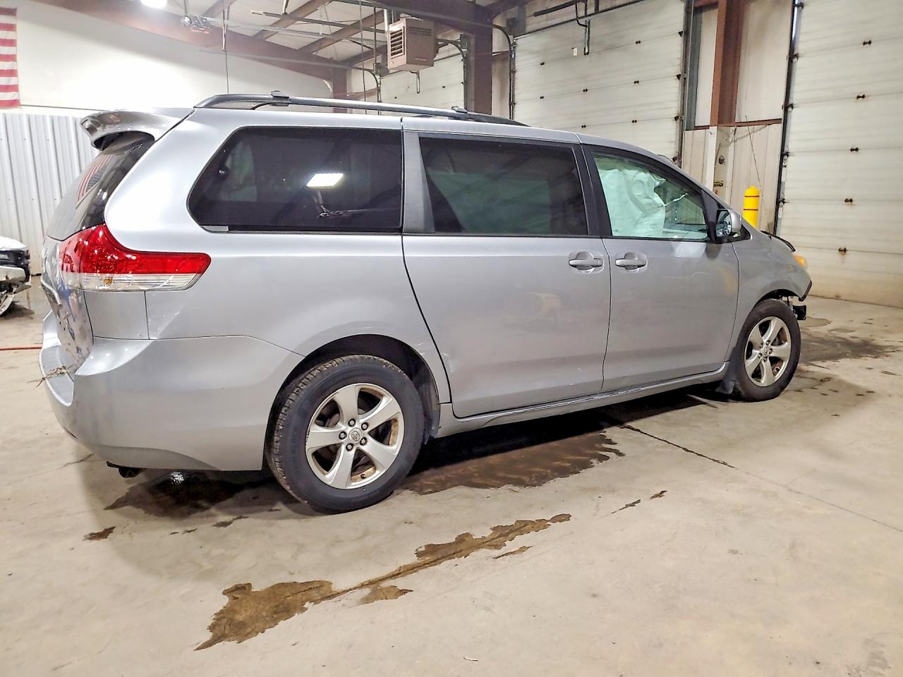 2011 Toyota Sienna Le Silver vin: 5TDKK3DC5BS086026