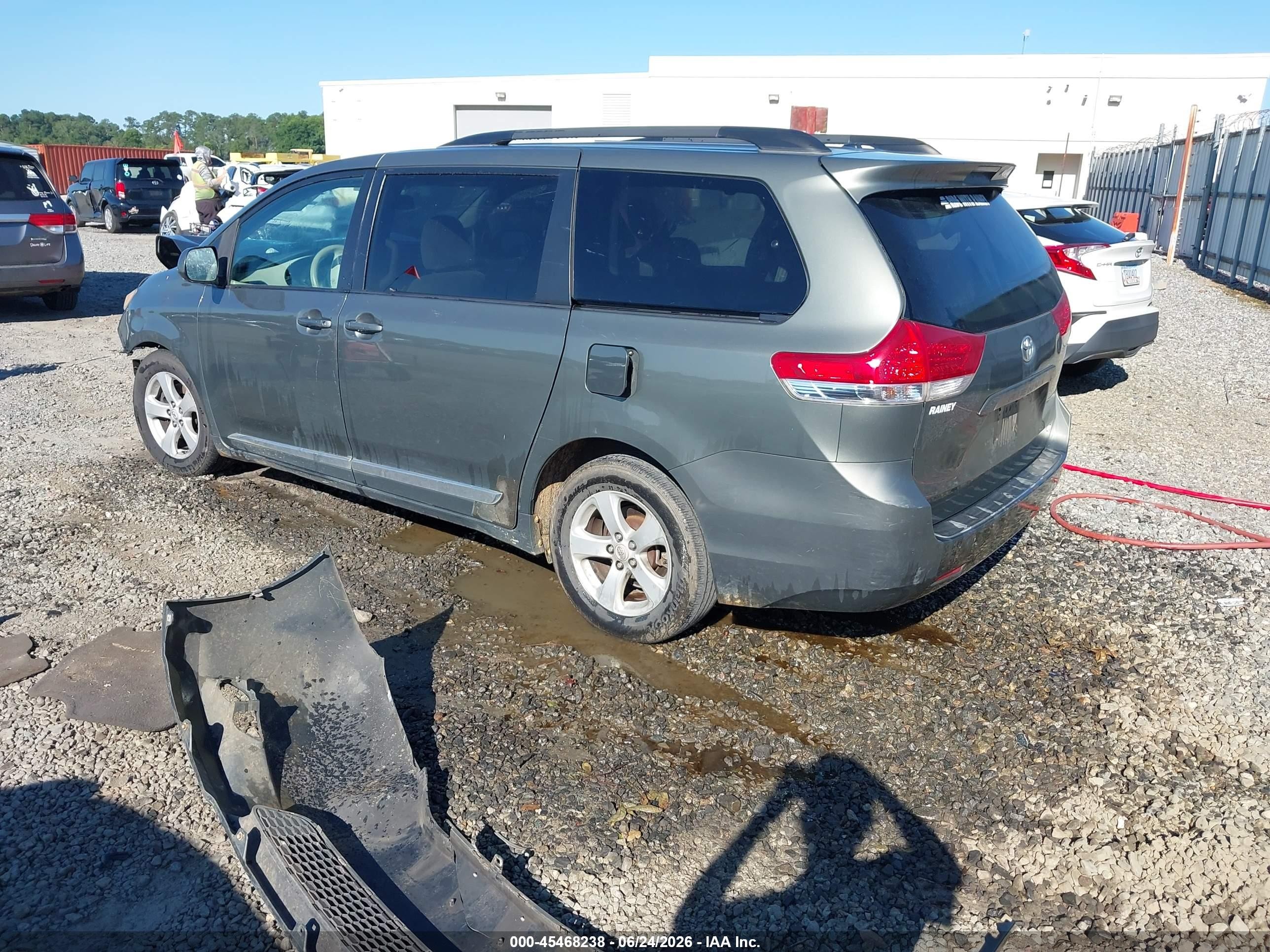 2011 Toyota Sienna Le V6 Зеленый vin: 5TDKK3DC5BS095390