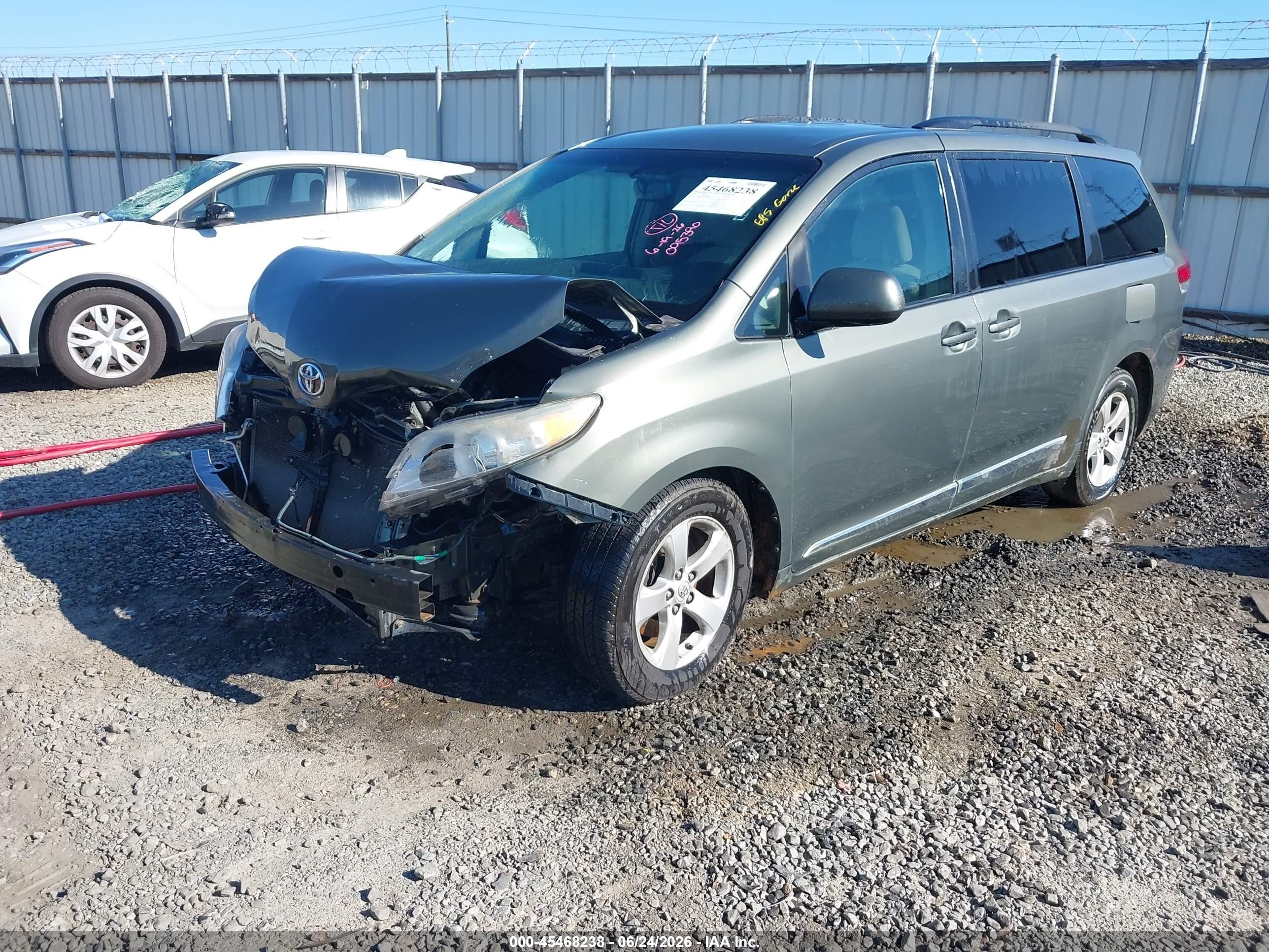 2011 Toyota Sienna Le V6 Зеленый vin: 5TDKK3DC5BS095390