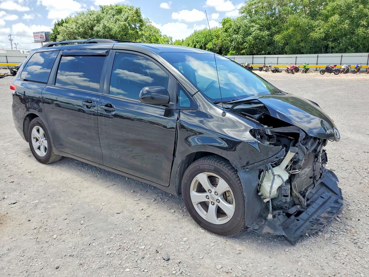2011 Toyota Sienna Le Black vin: 5TDKK3DC5BS097110
