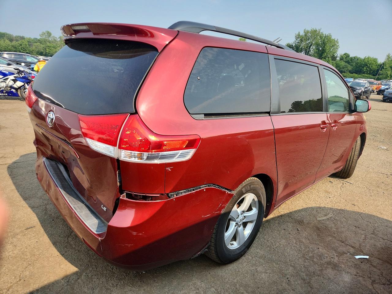 2011 Toyota Sienna Le Бордовый vin: 5TDKK3DC5BS099391