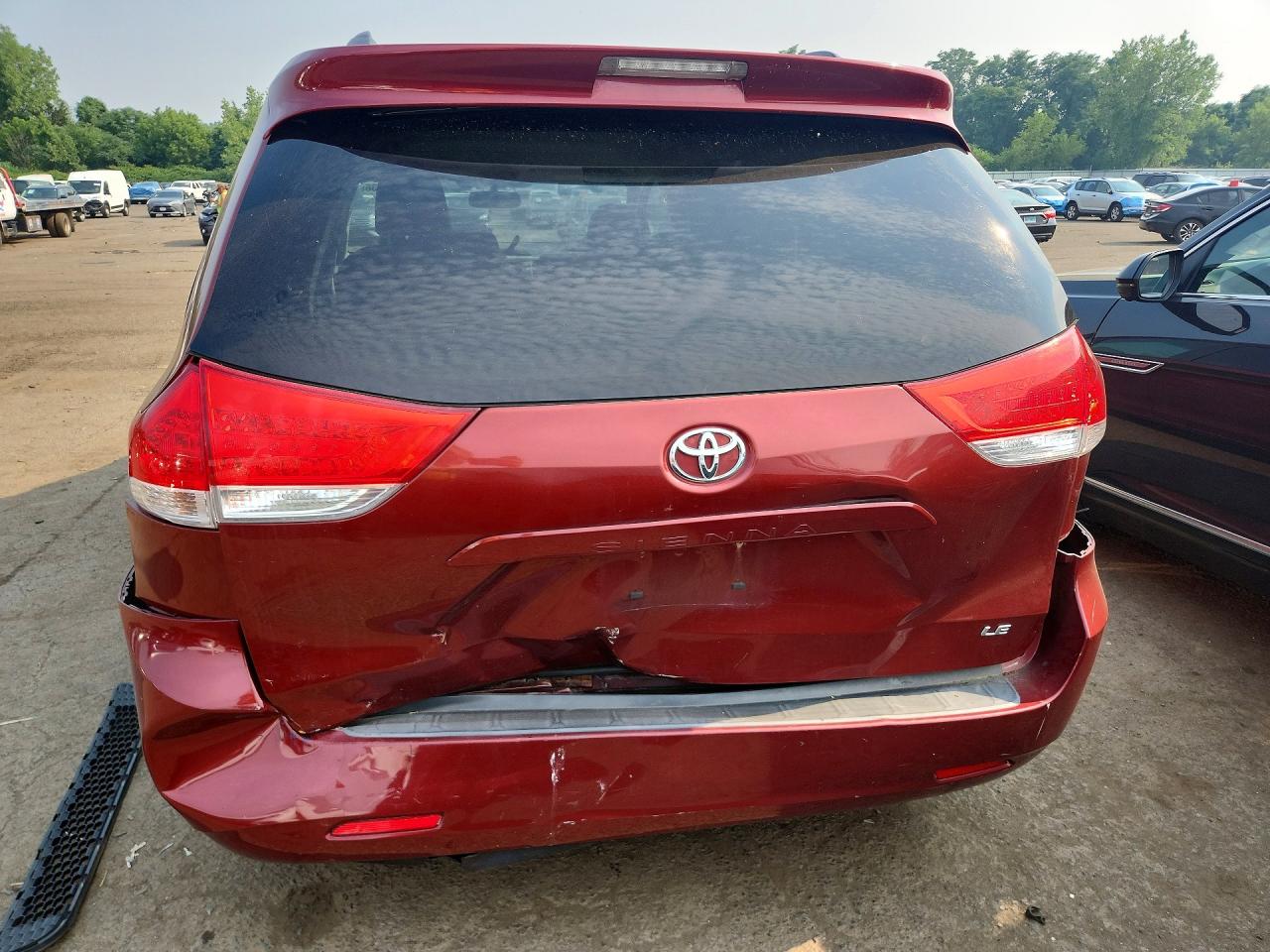 2011 Toyota Sienna Le Бордовый vin: 5TDKK3DC5BS099391