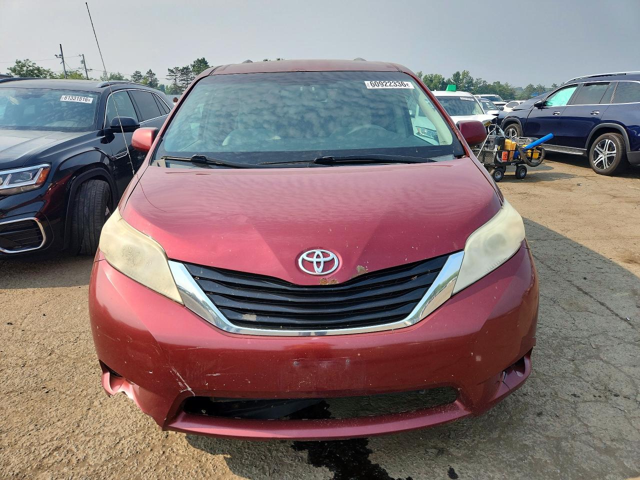 2011 Toyota Sienna Le Бордовый vin: 5TDKK3DC5BS099391
