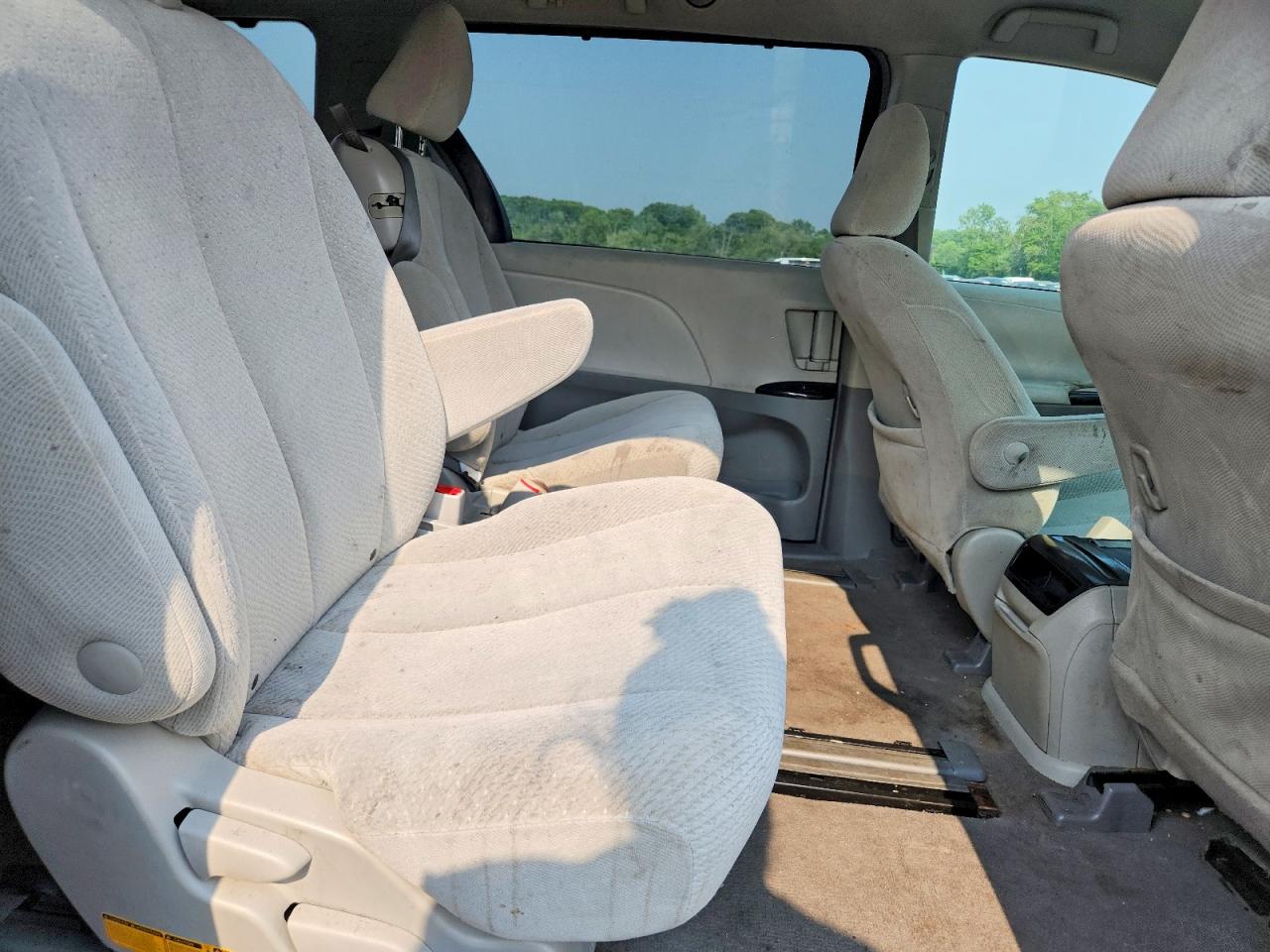 2011 Toyota Sienna Le Бордовый vin: 5TDKK3DC5BS099391
