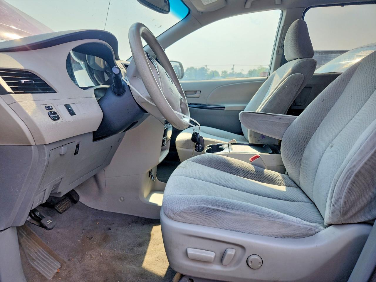2011 Toyota Sienna Le Бордовый vin: 5TDKK3DC5BS099391