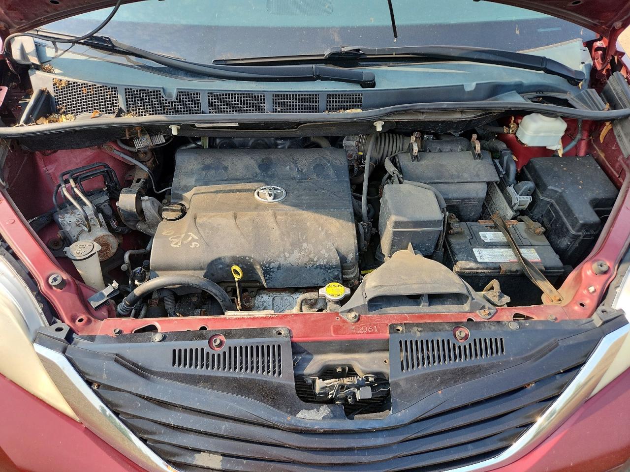 2011 Toyota Sienna Le Бордовый vin: 5TDKK3DC5BS099391