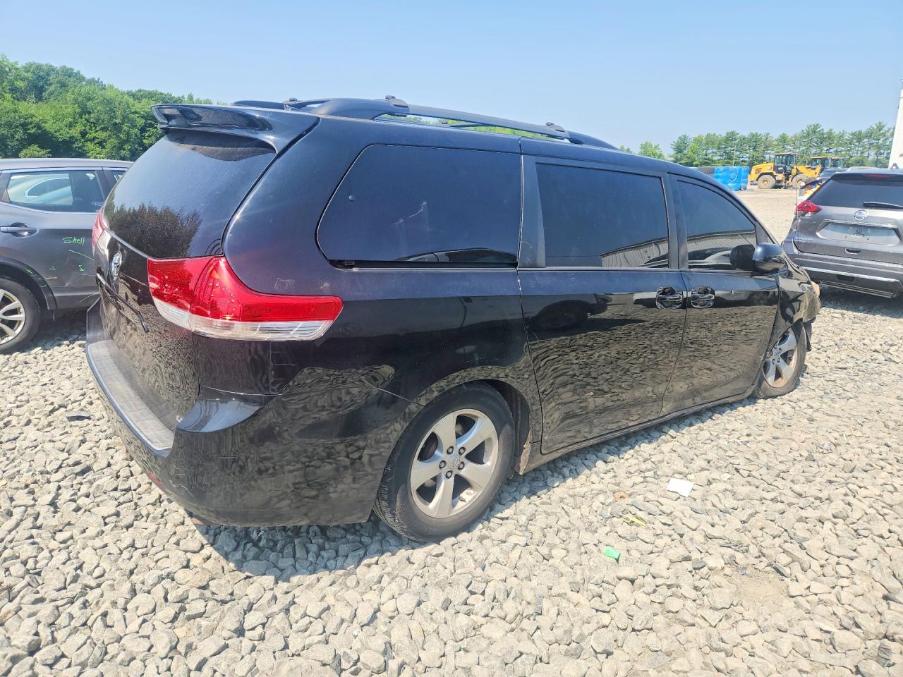 2011 Toyota Sienna Le Black vin: 5TDKK3DC5BS099584