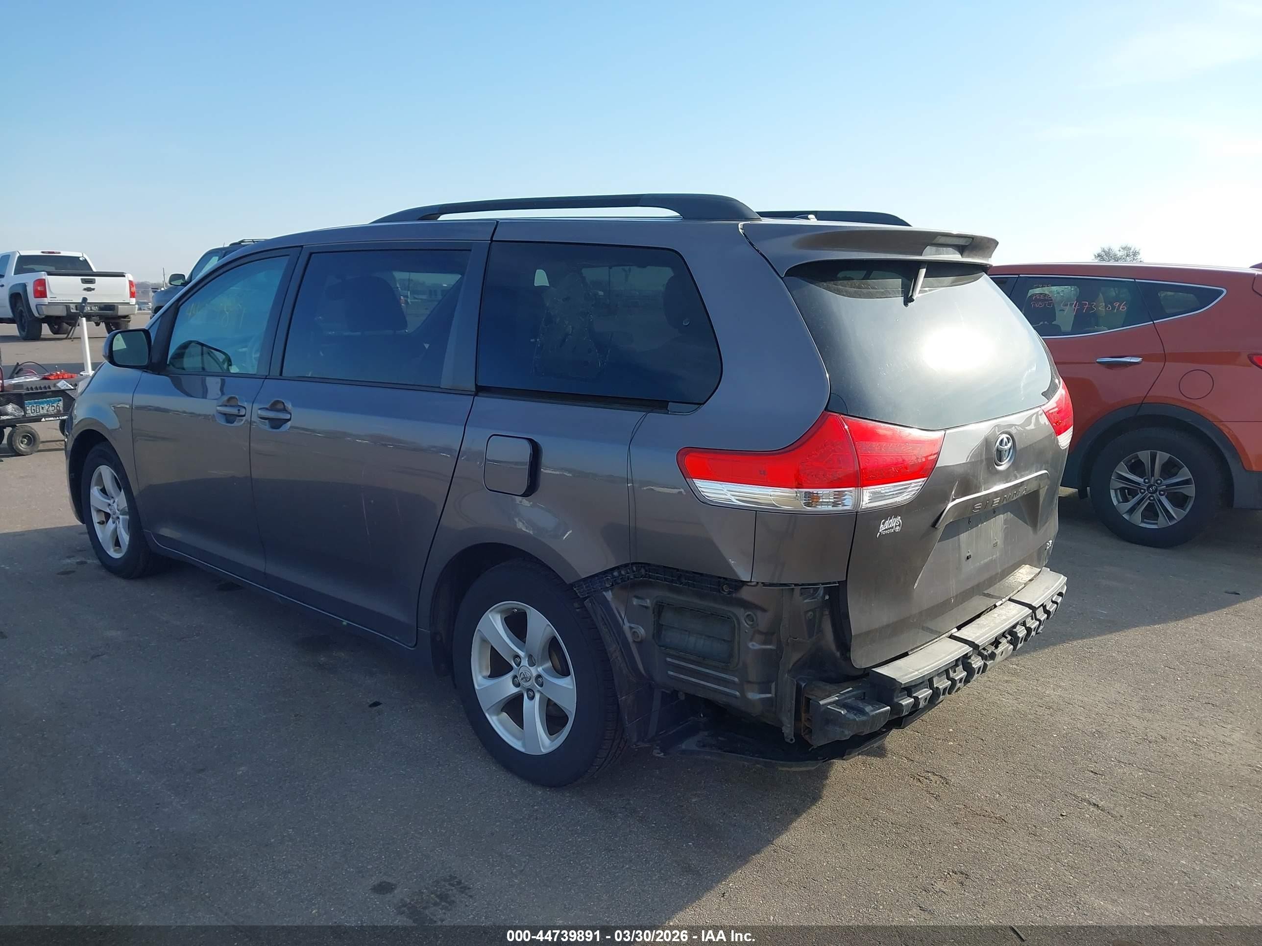 2011 Toyota Sienna Le V6 Gray vin: 5TDKK3DC5BS100023