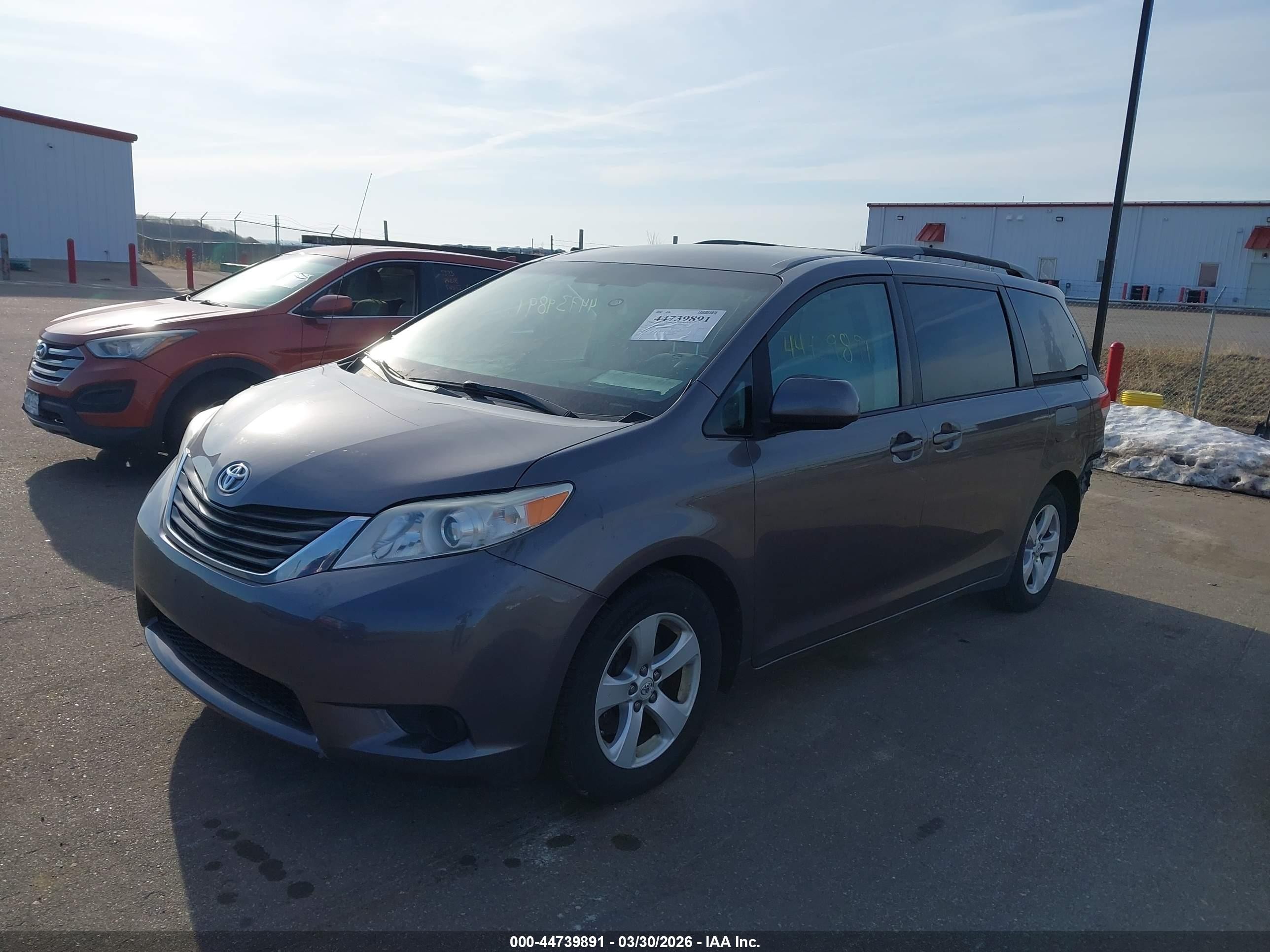 2011 Toyota Sienna Le V6 Gray vin: 5TDKK3DC5BS100023