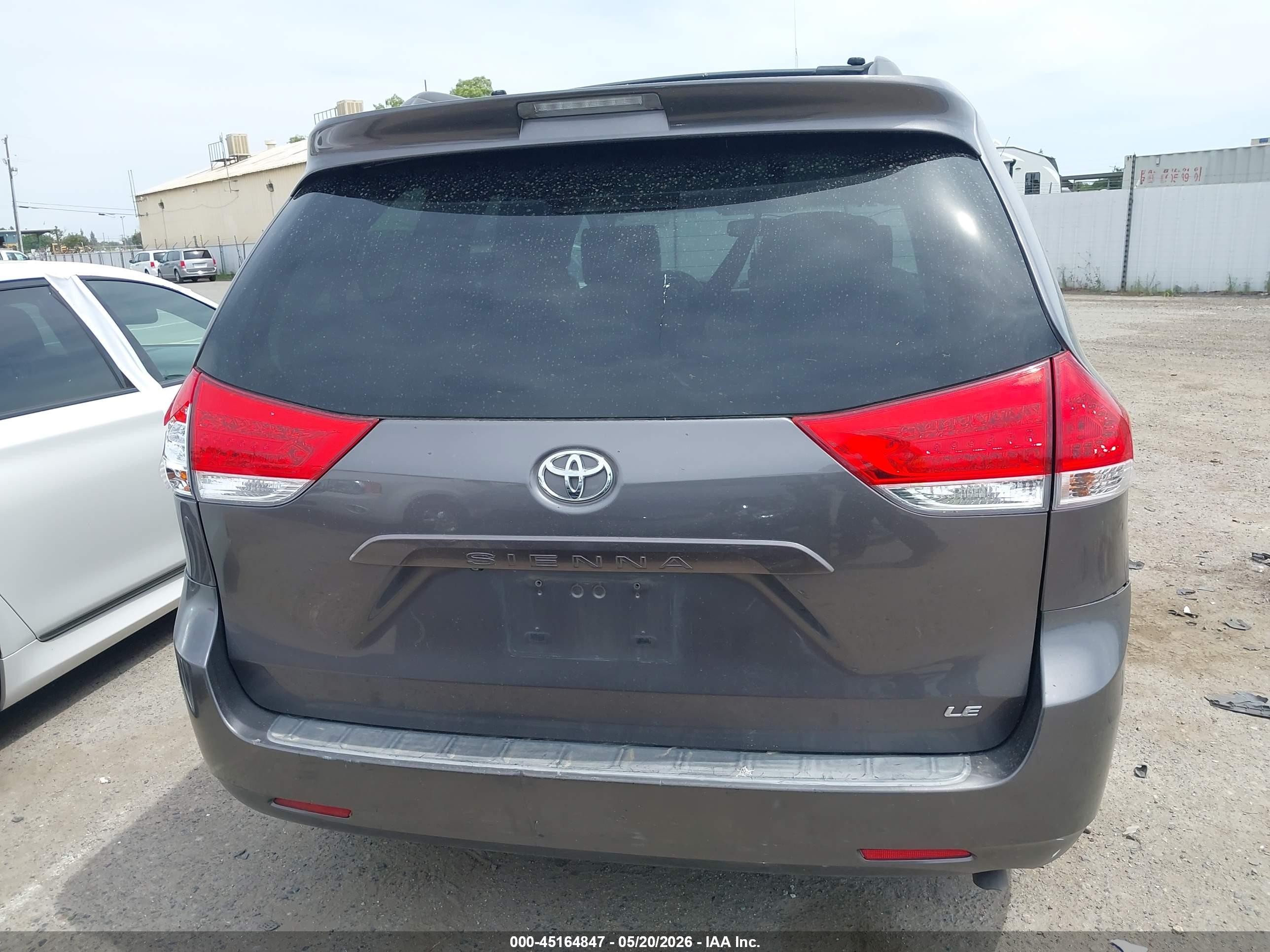 2011 Toyota Sienna Le V6 Gray vin: 5TDKK3DC5BS100961
