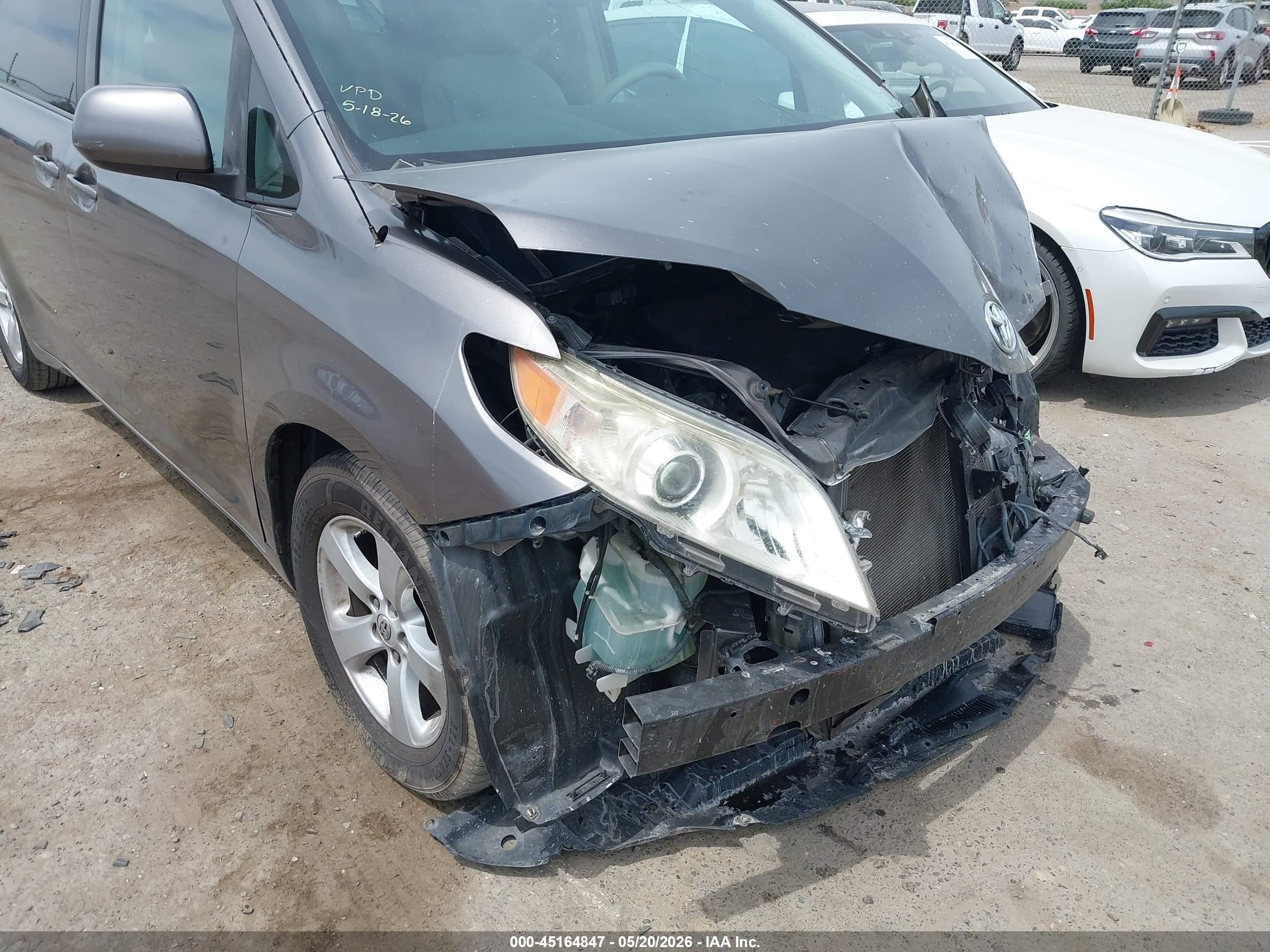 2011 Toyota Sienna Le V6 Gray vin: 5TDKK3DC5BS100961