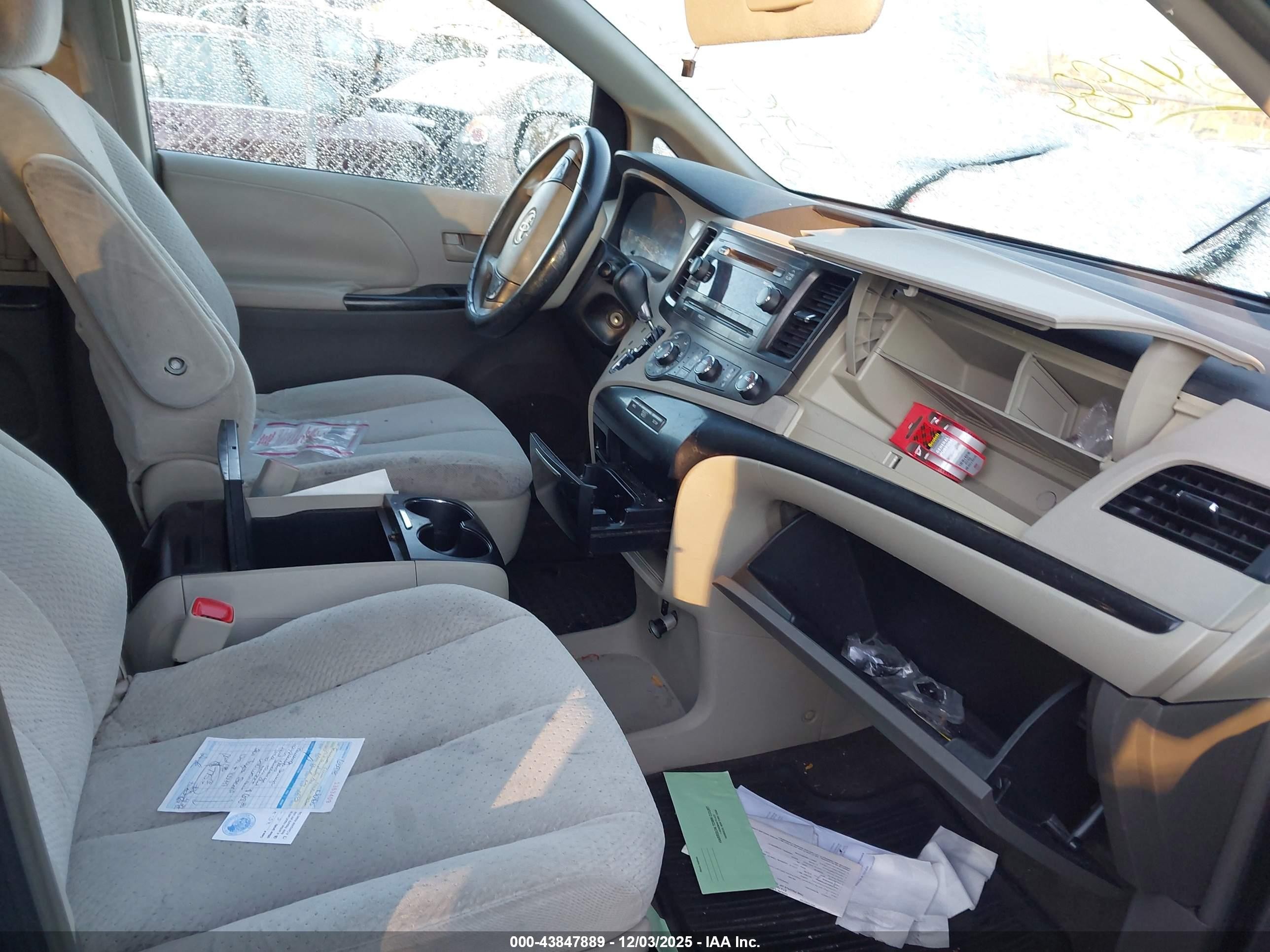 2011 Toyota Sienna Le V6 Gray vin: 5TDKK3DC5BS105447