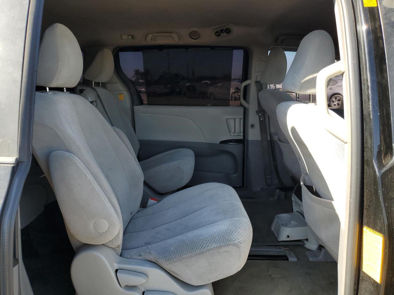 2011 Toyota Sienna Le Black vin: 5TDKK3DC5BS114083