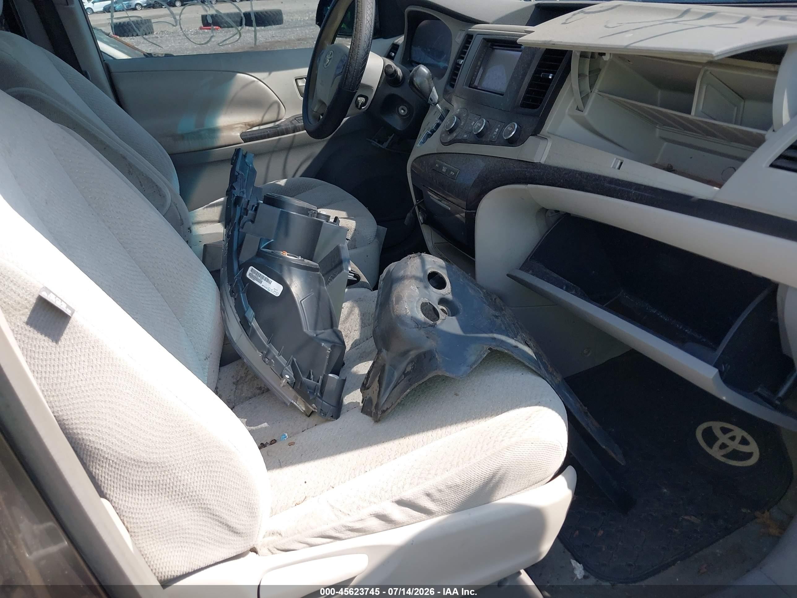 2011 Toyota Sienna Le V6 Gray vin: 5TDKK3DC5BS130512