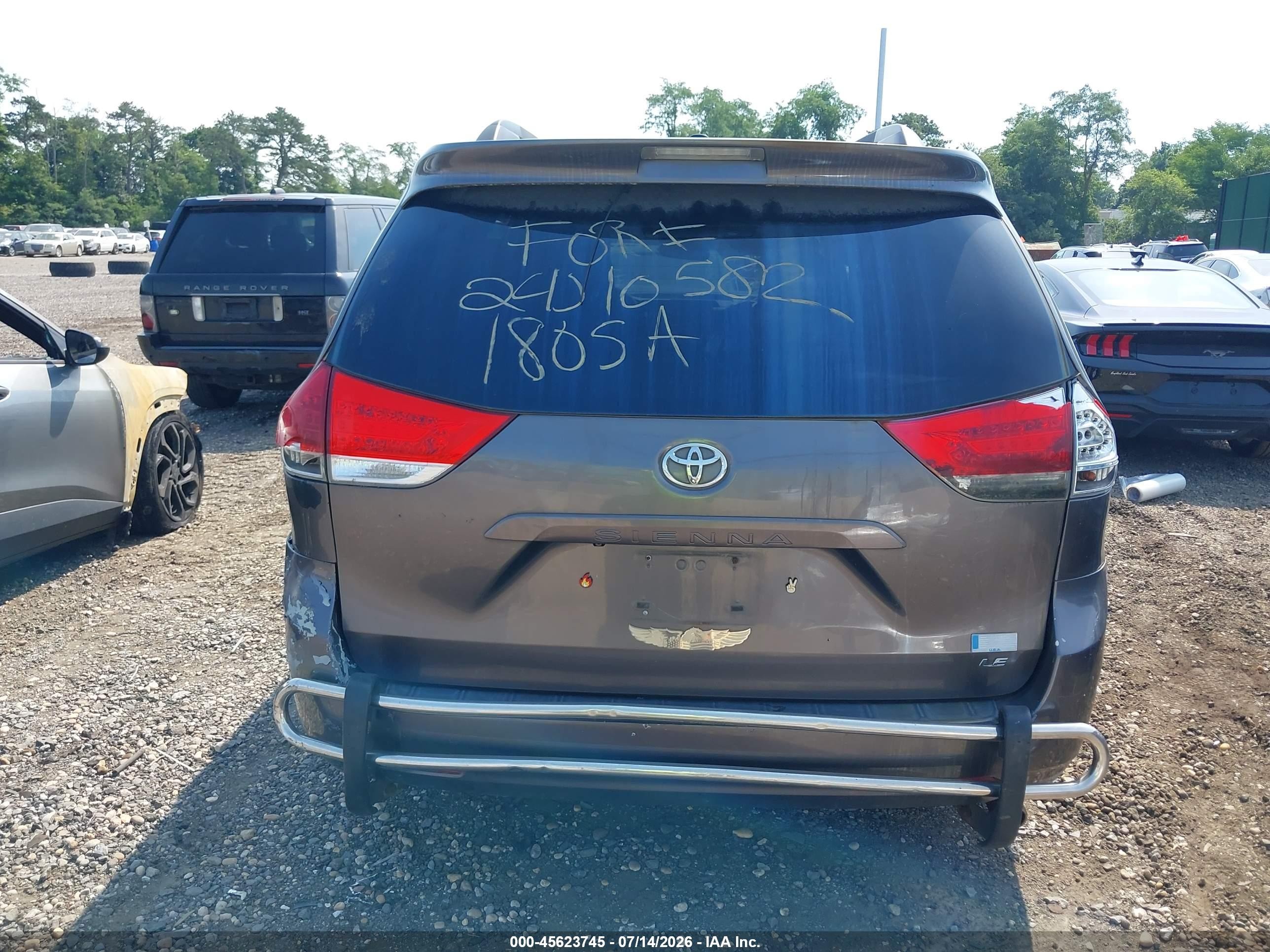 2011 Toyota Sienna Le V6 Gray vin: 5TDKK3DC5BS130512