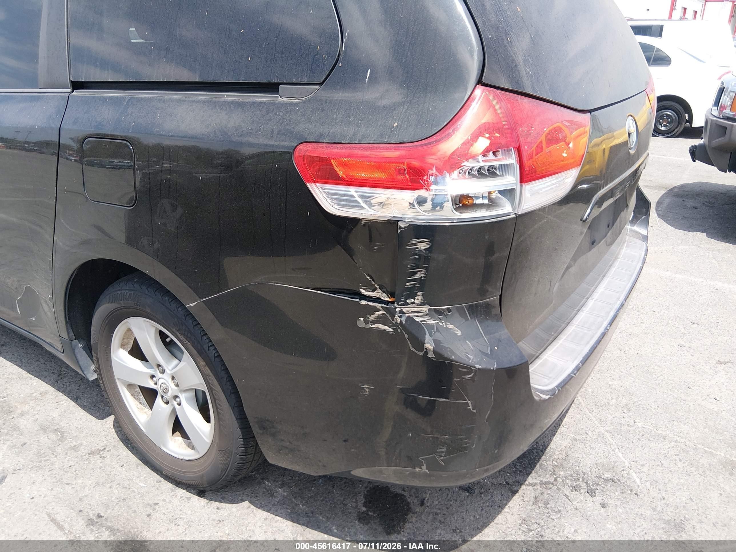 2011 Toyota Sienna Le V6 Черный vin: 5TDKK3DC5BS132602