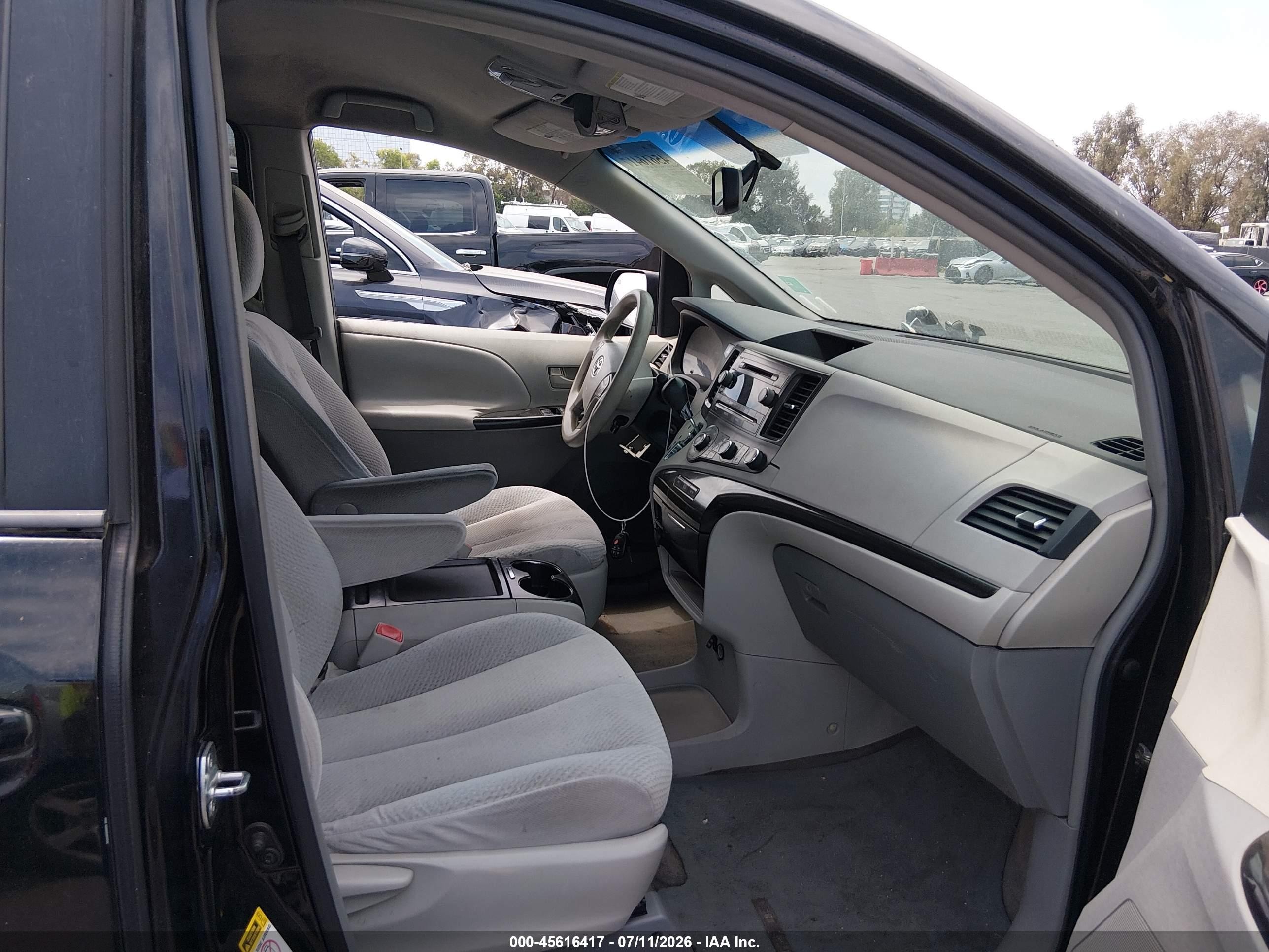 2011 Toyota Sienna Le V6 Черный vin: 5TDKK3DC5BS132602