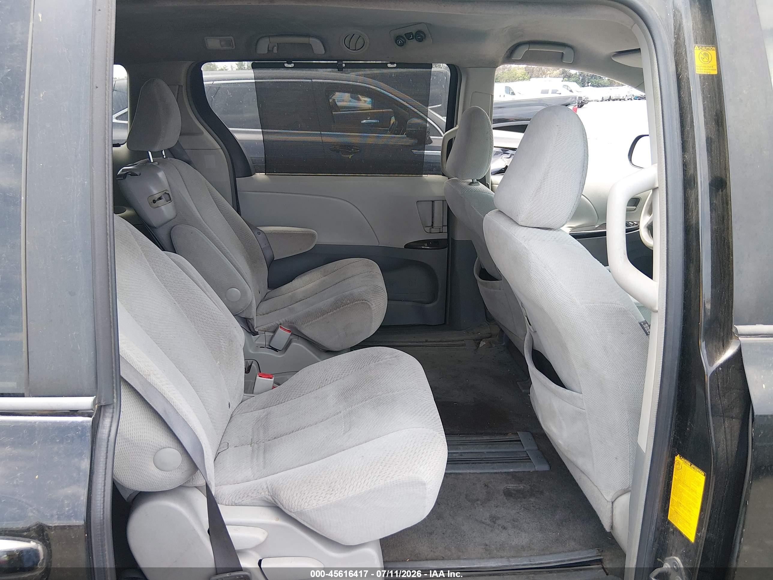 2011 Toyota Sienna Le V6 Черный vin: 5TDKK3DC5BS132602