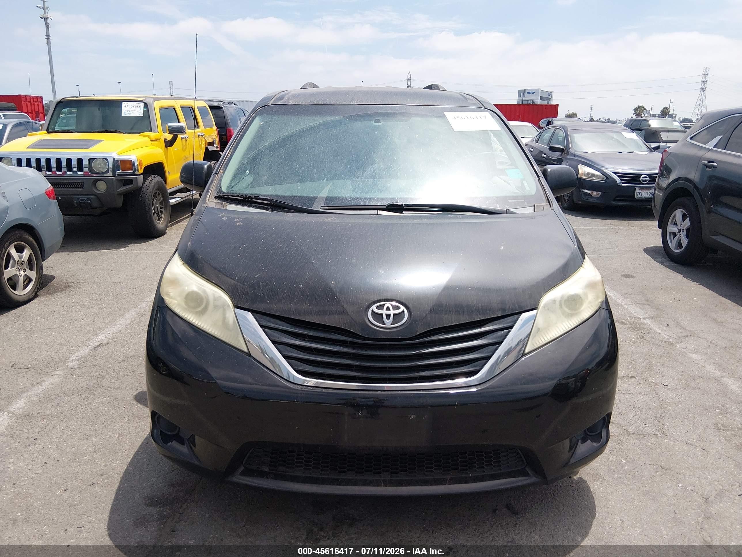 2011 Toyota Sienna Le V6 Черный vin: 5TDKK3DC5BS132602