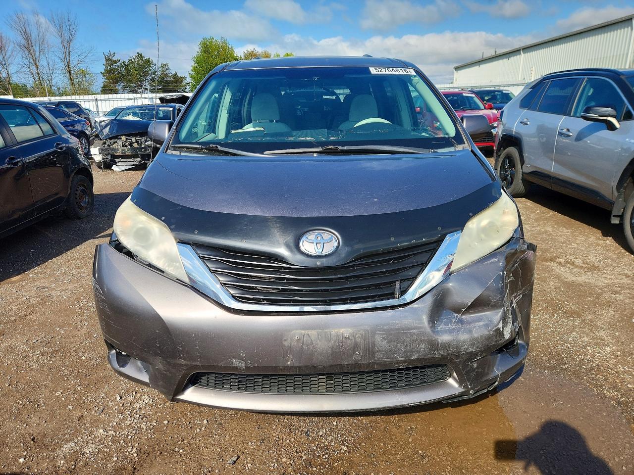 2011 Toyota Sienna Le Gray vin: 5TDKK3DC5BS137122