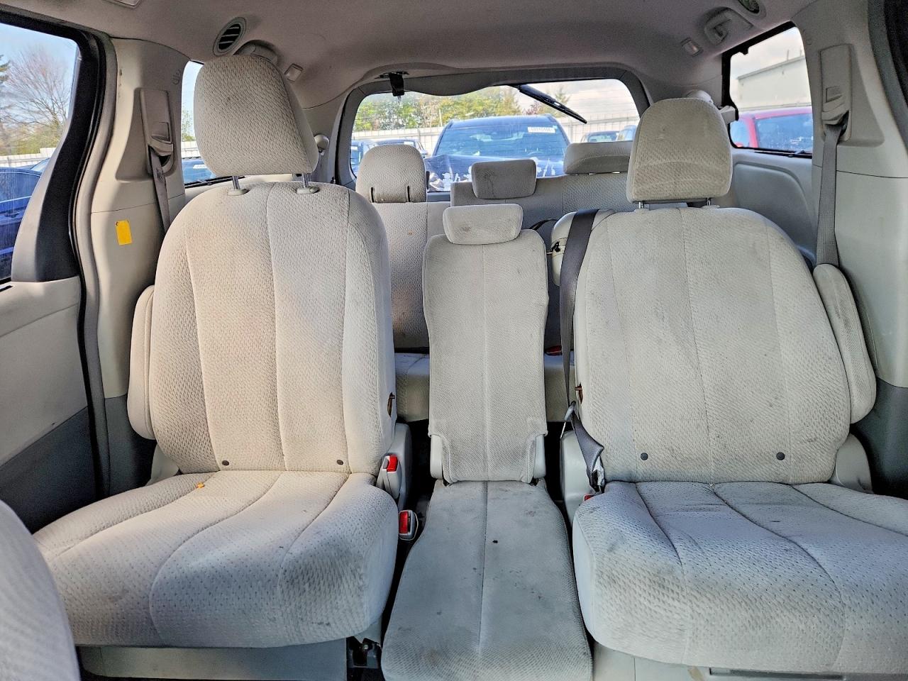 2011 Toyota Sienna Le Gray vin: 5TDKK3DC5BS137122