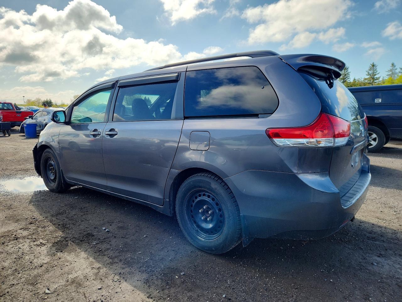 2011 Toyota Sienna Le Gray vin: 5TDKK3DC5BS137122