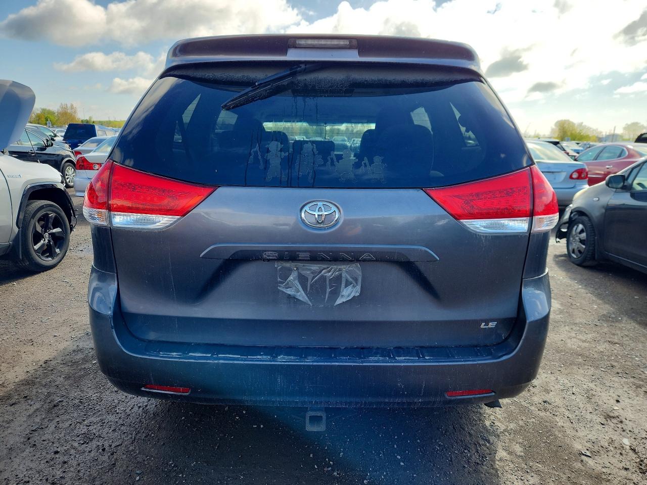 2011 Toyota Sienna Le Gray vin: 5TDKK3DC5BS137122