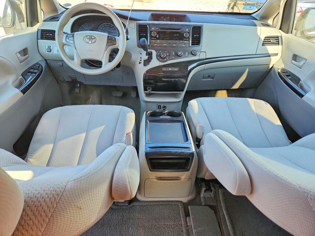 2011 Toyota Sienna Le Silver vin: 5TDKK3DC5BS161498