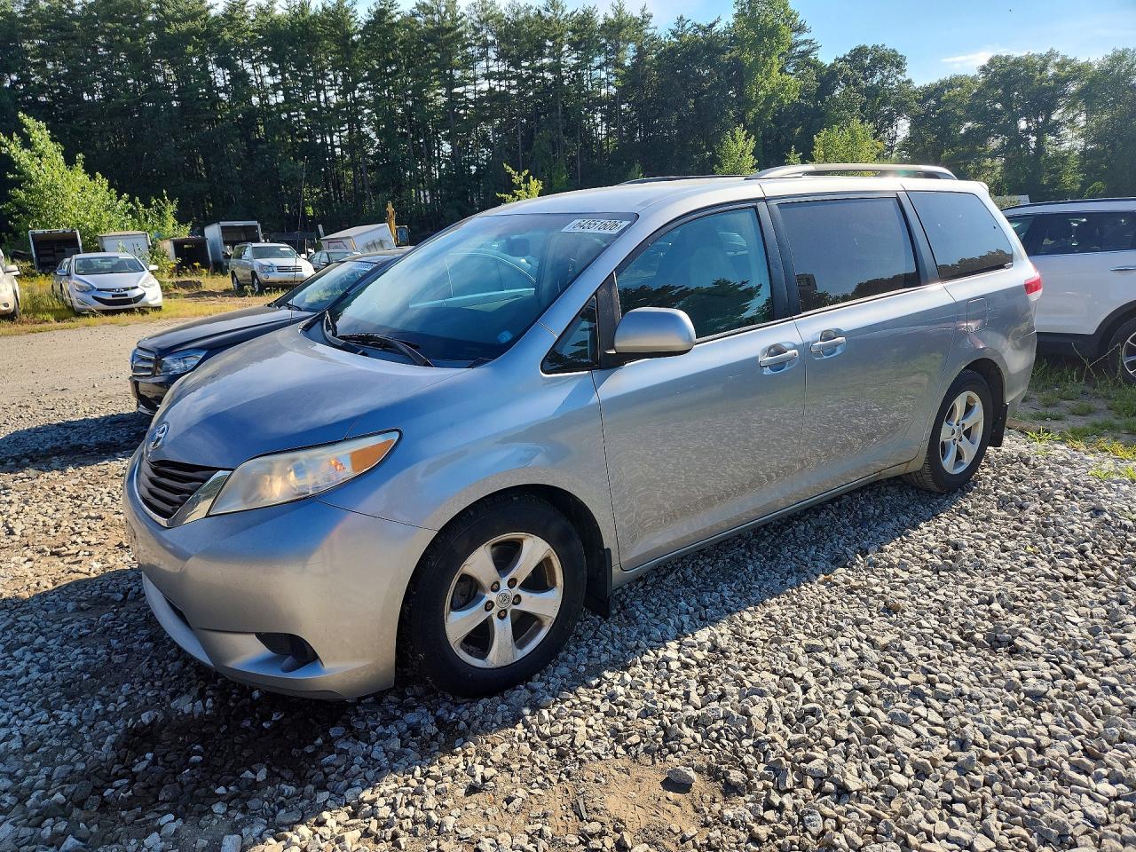 2011 Toyota Sienna Le Silver vin: 5TDKK3DC5BS161498
