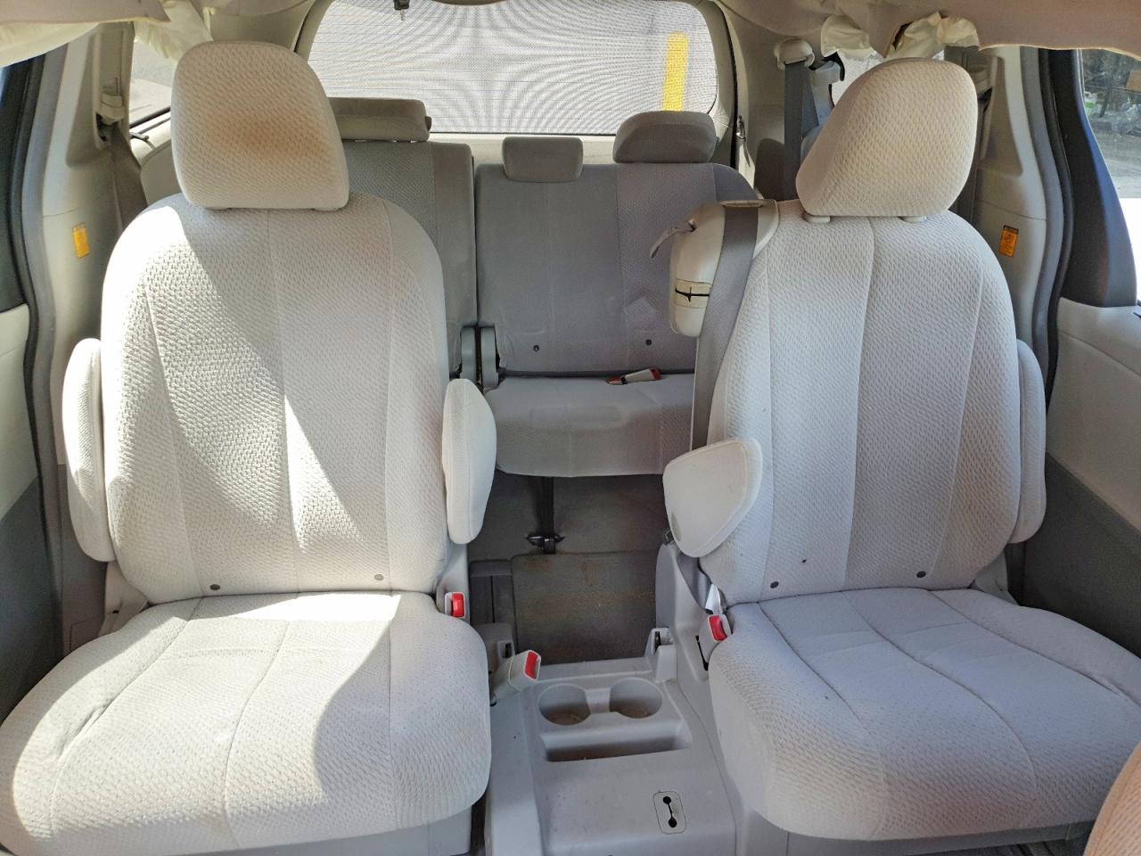 2011 Toyota Sienna Le Gray vin: 5TDKK3DC5BS162571