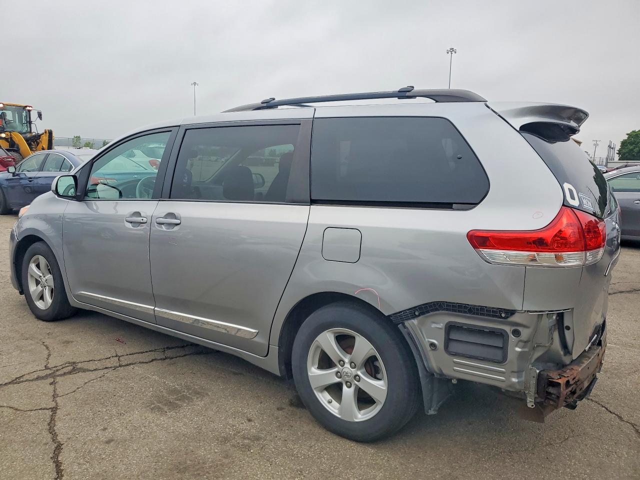 2011 Toyota Sienna Le Silver vin: 5TDKK3DC5BS163915