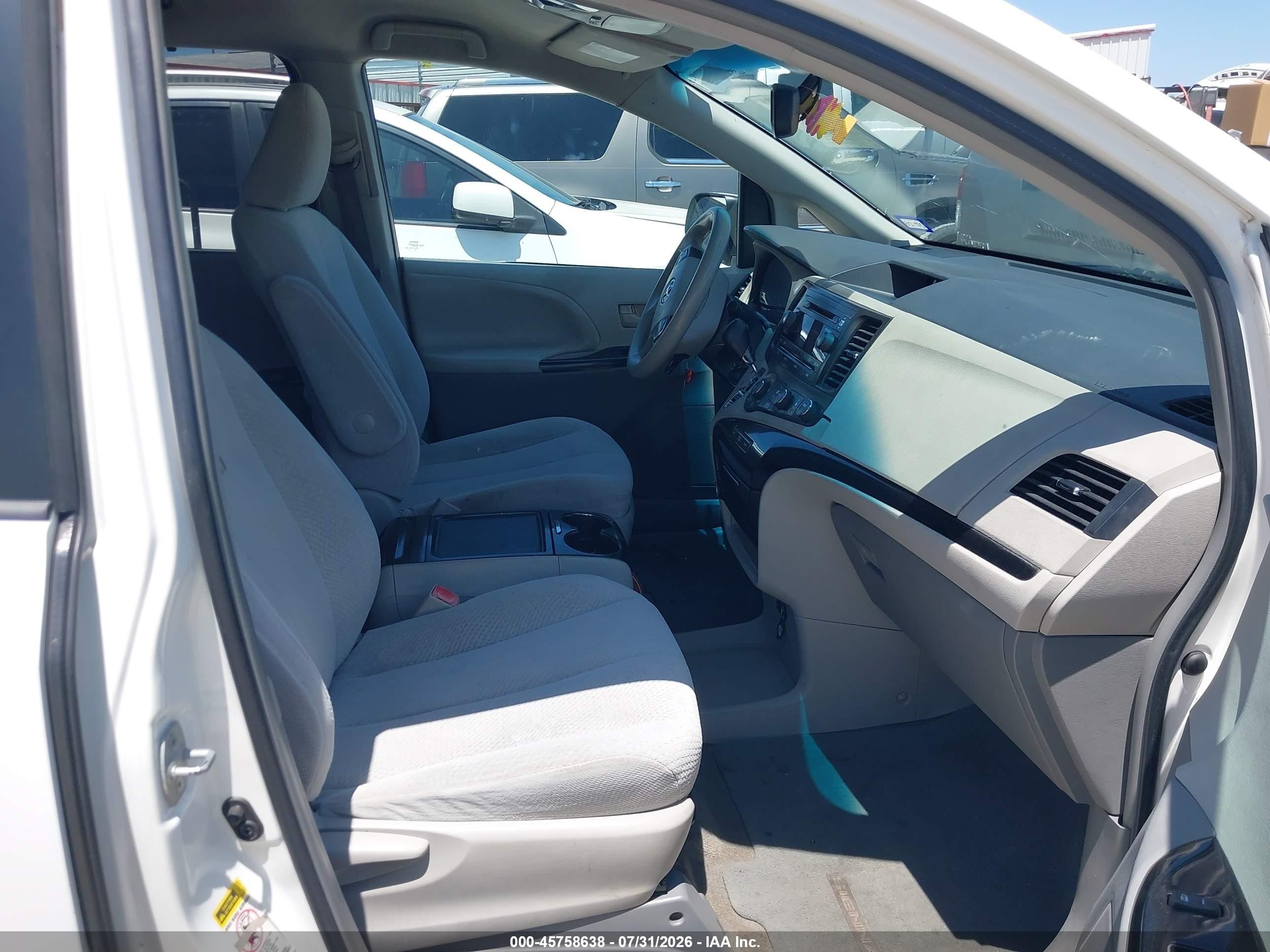 2012 Toyota Sienna Le V6 8 Passenger White vin: 5TDKK3DC5CS191926