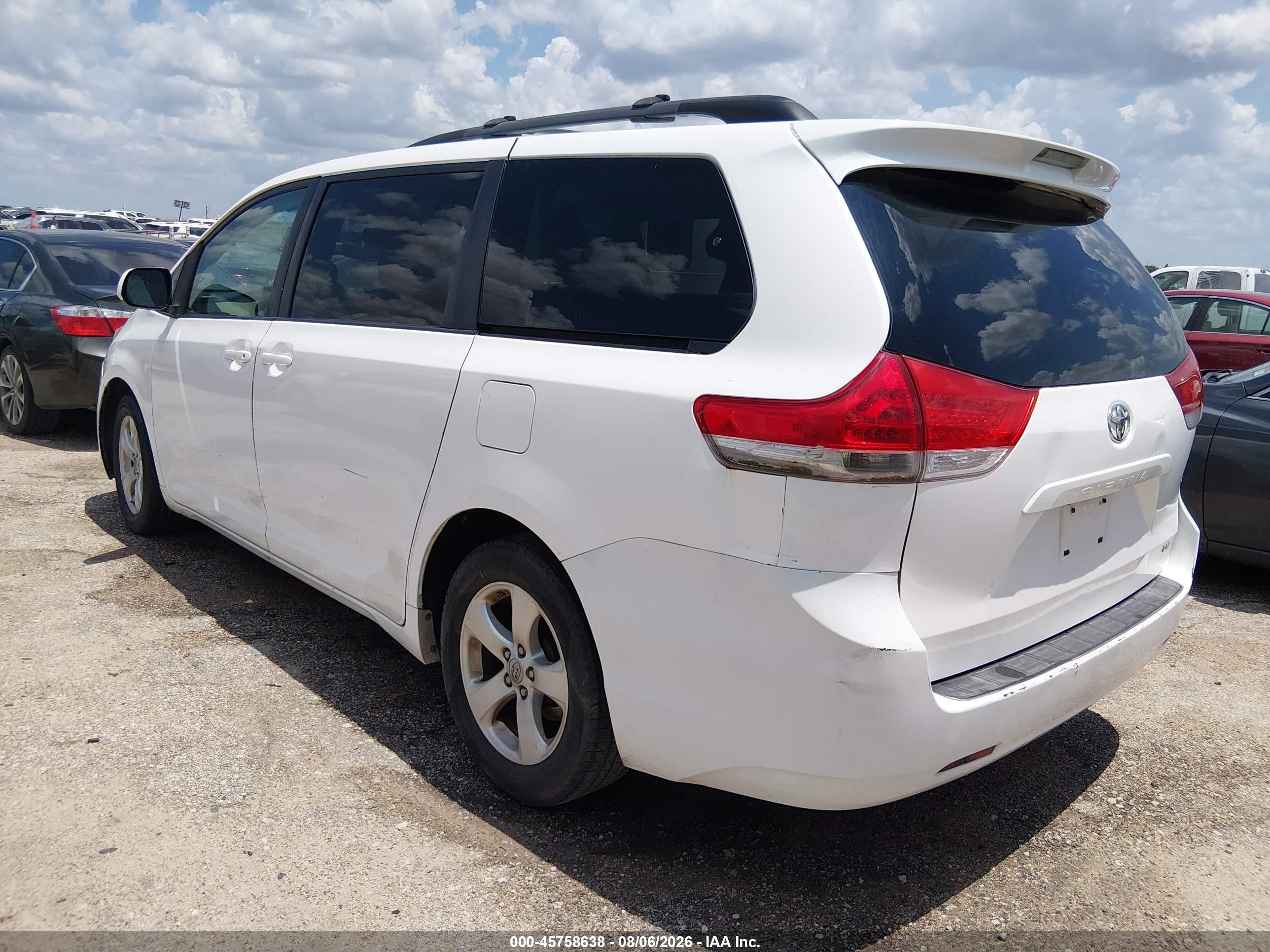 2012 Toyota Sienna Le V6 8 Passenger White vin: 5TDKK3DC5CS191926