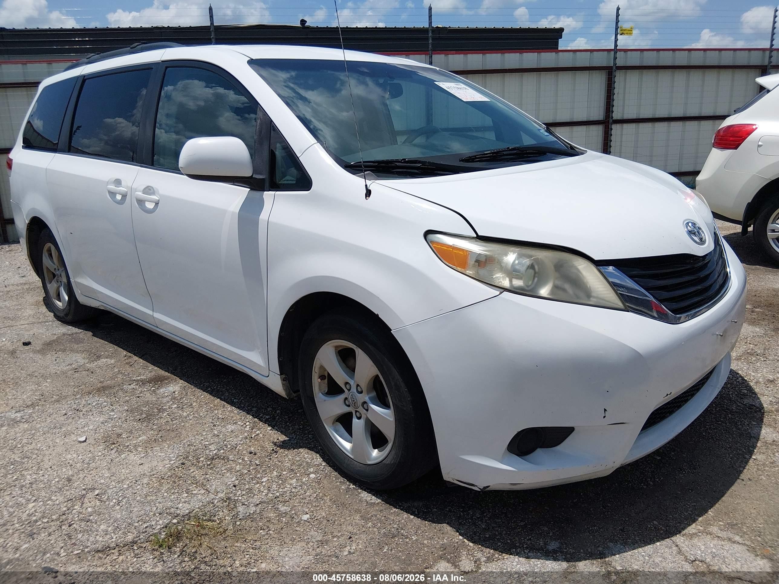 2012 Toyota Sienna Le V6 8 Passenger White vin: 5TDKK3DC5CS191926