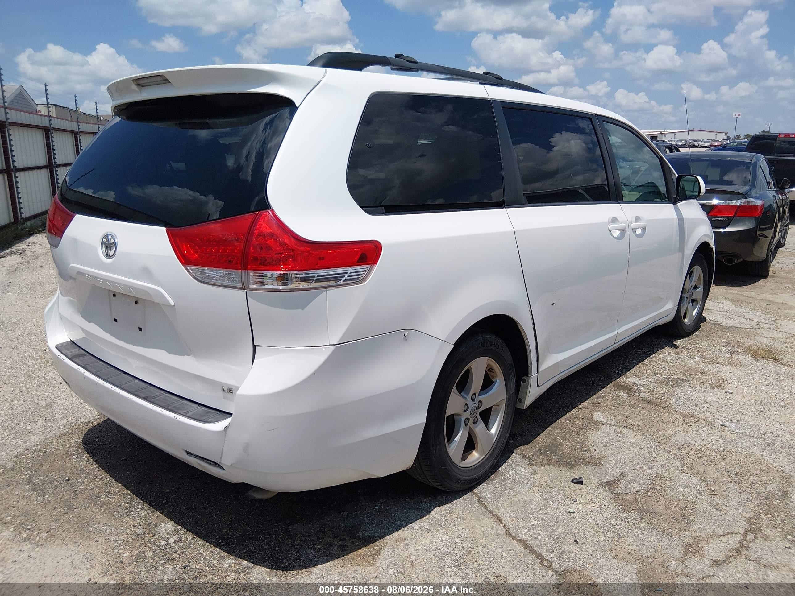 2012 Toyota Sienna Le V6 8 Passenger White vin: 5TDKK3DC5CS191926